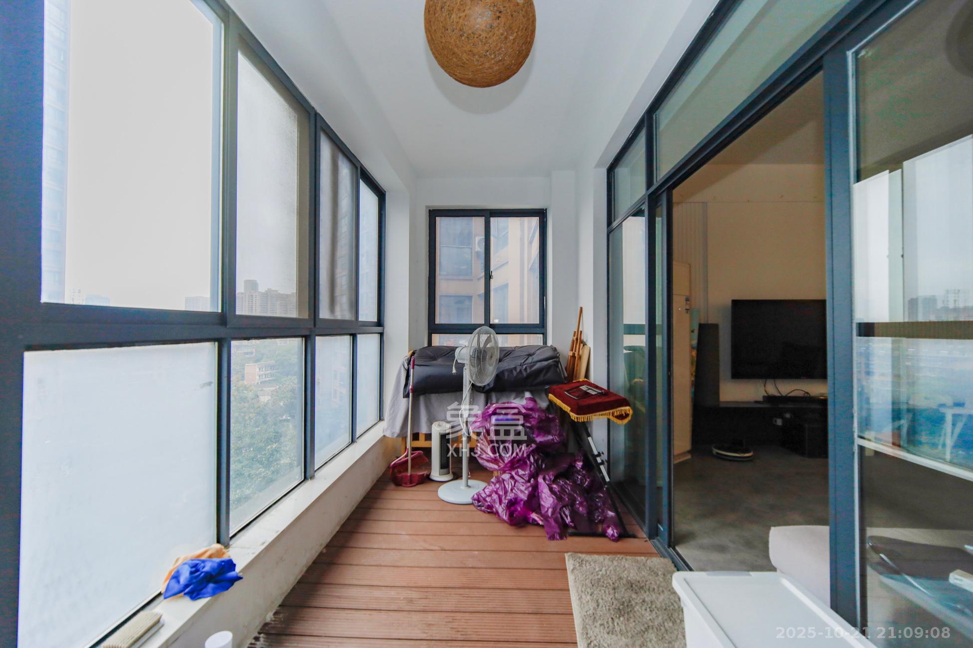 新盛珑璟台  3室2厅2卫    98.8万阳台