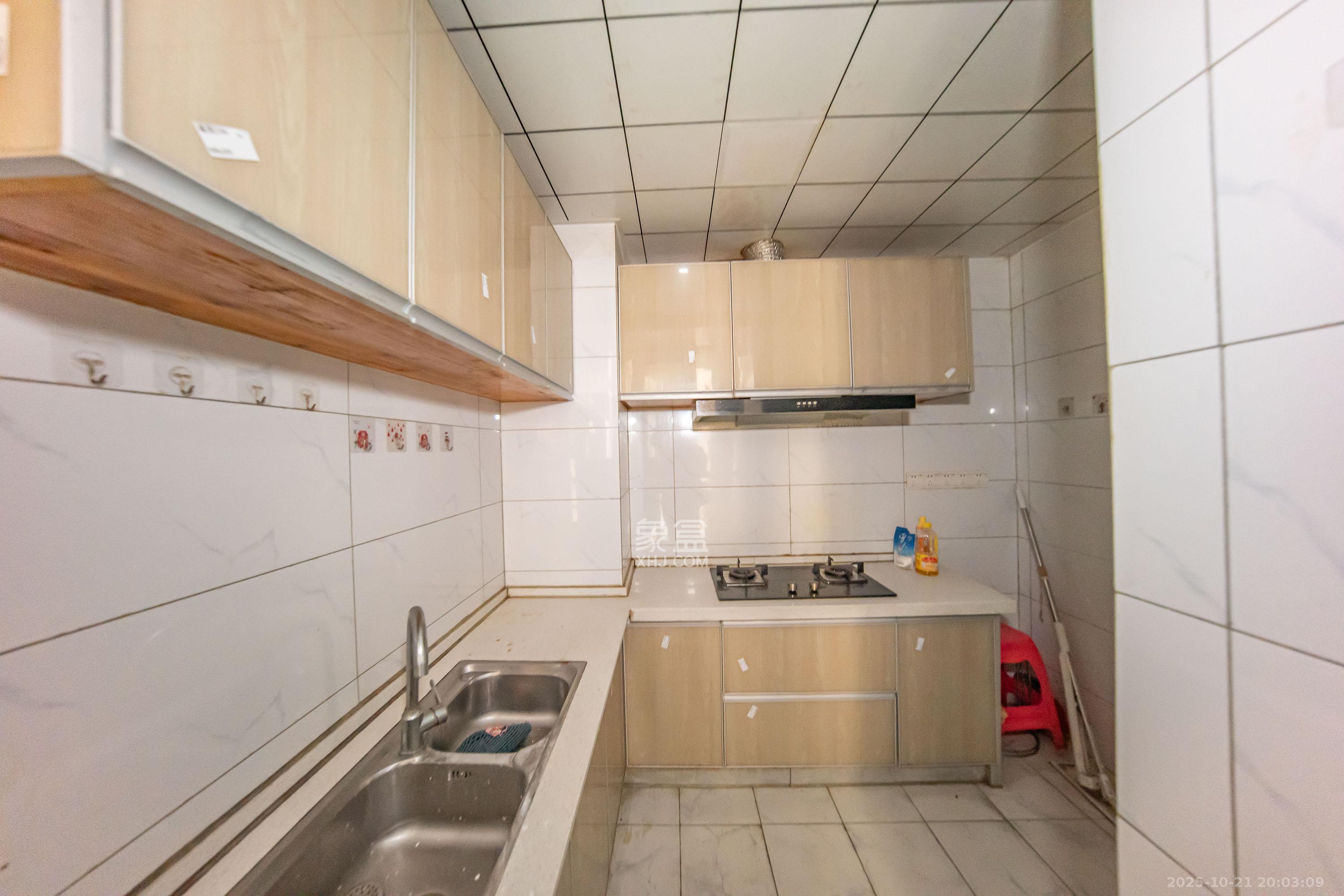 江山帝景哈佛  3室2厅1卫    76.0万厨房