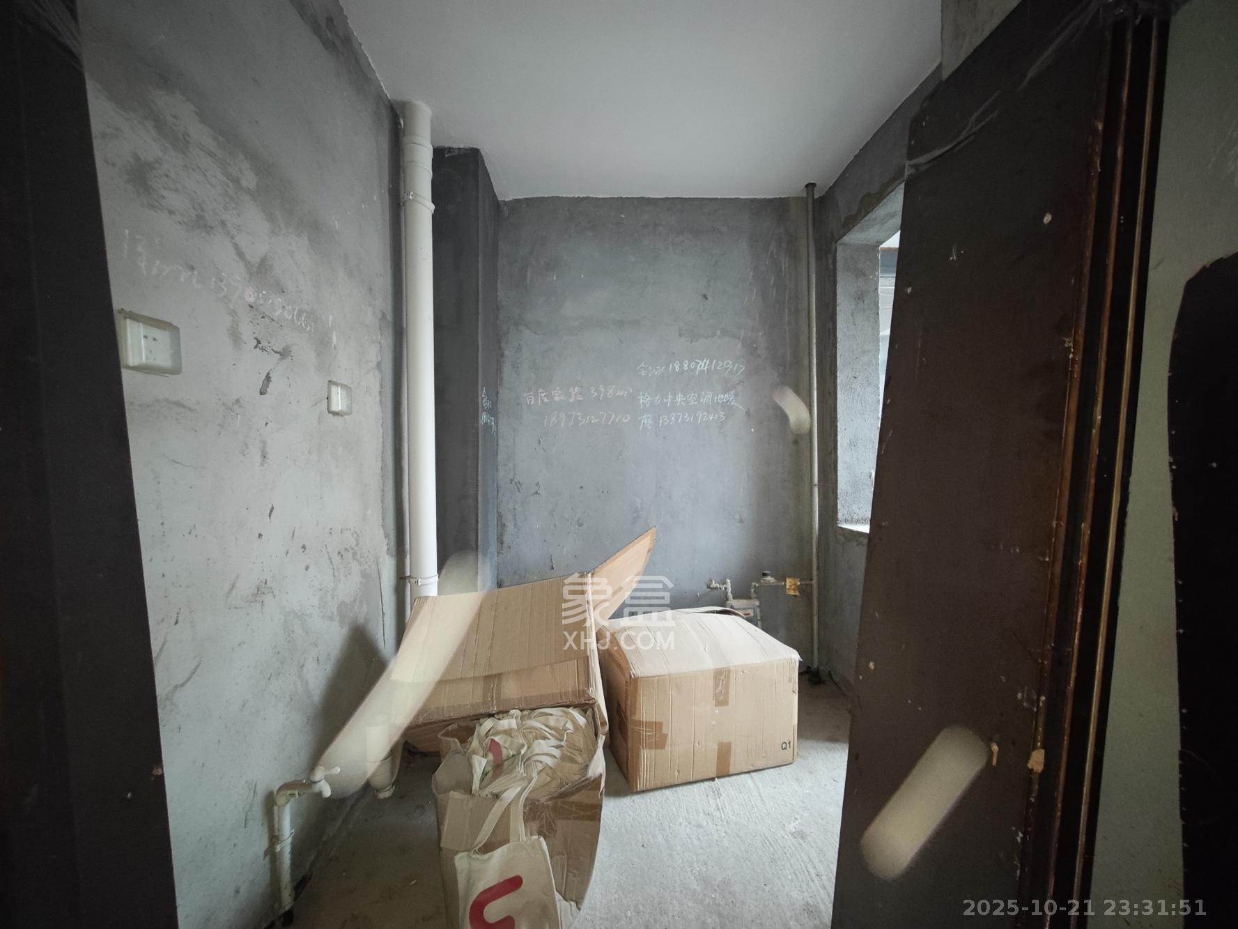 潇湘名城(新里程潇湘名城)  3室2厅2卫    102.0万 潇湘名城(新里程潇湘名城)  3室2厅2卫    102.0万厨房