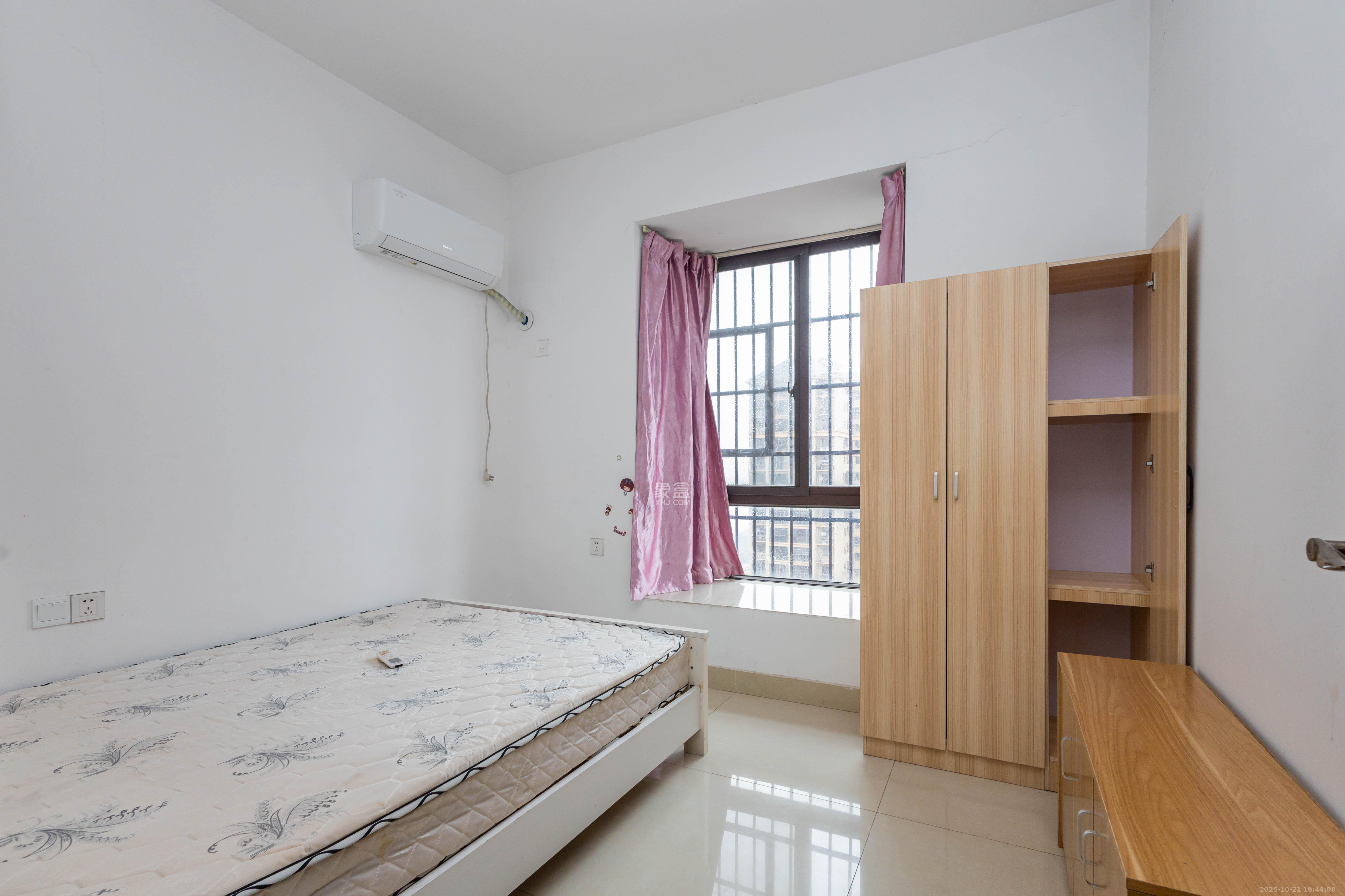 三景华御 4室2厅2卫 79.80万 三景华御 4室2厅2卫 79.80万卧室