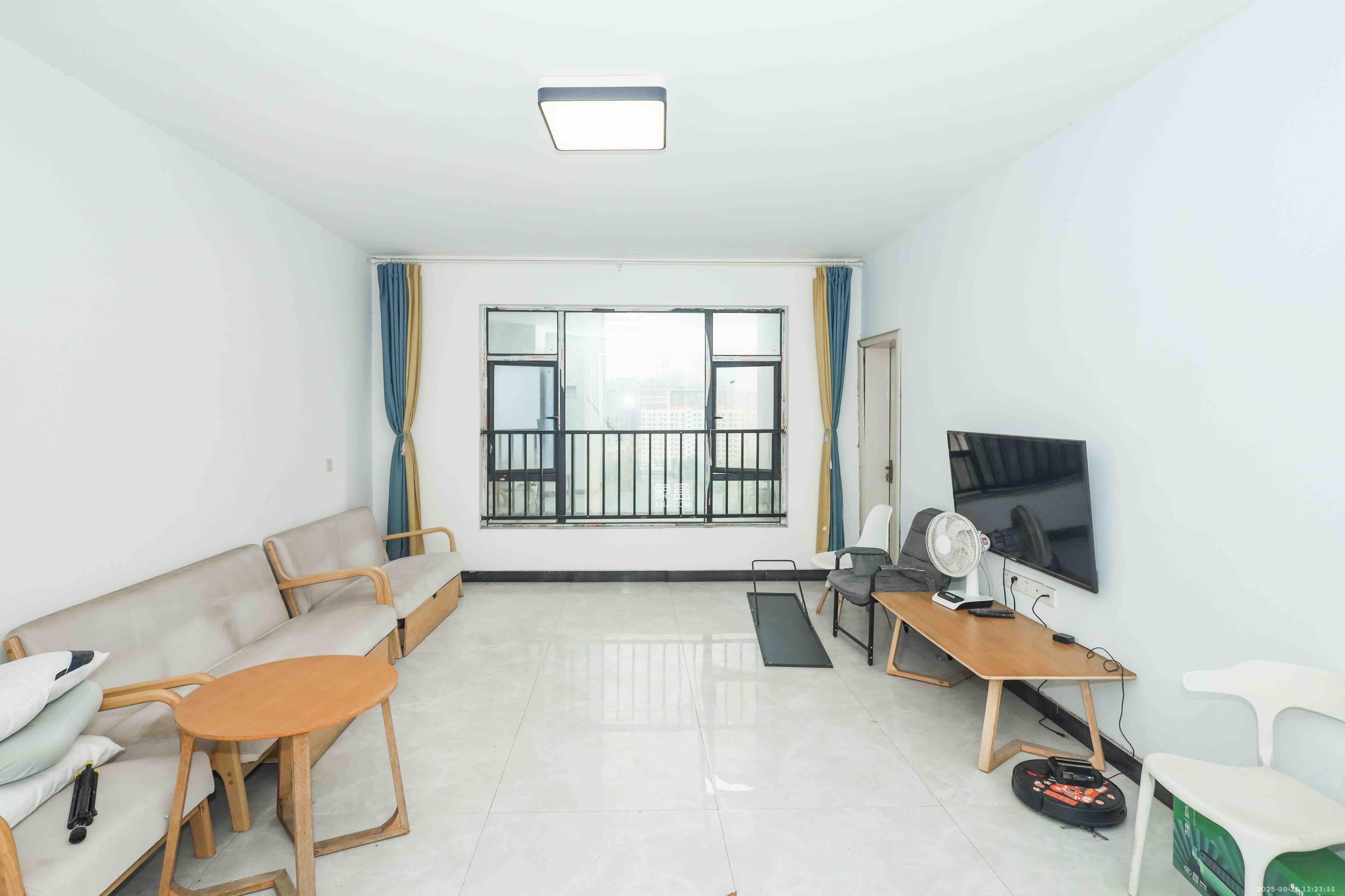 天元涉外景园C区  3室2厅2卫    2700.0元/月