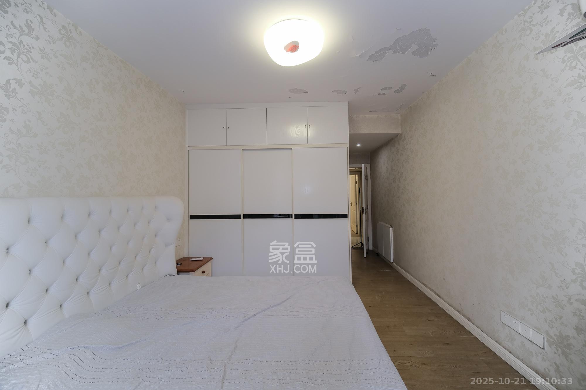 三一街区 3室2厅2卫 94.0万 三一街区 3室2厅2卫 94.0万卧室