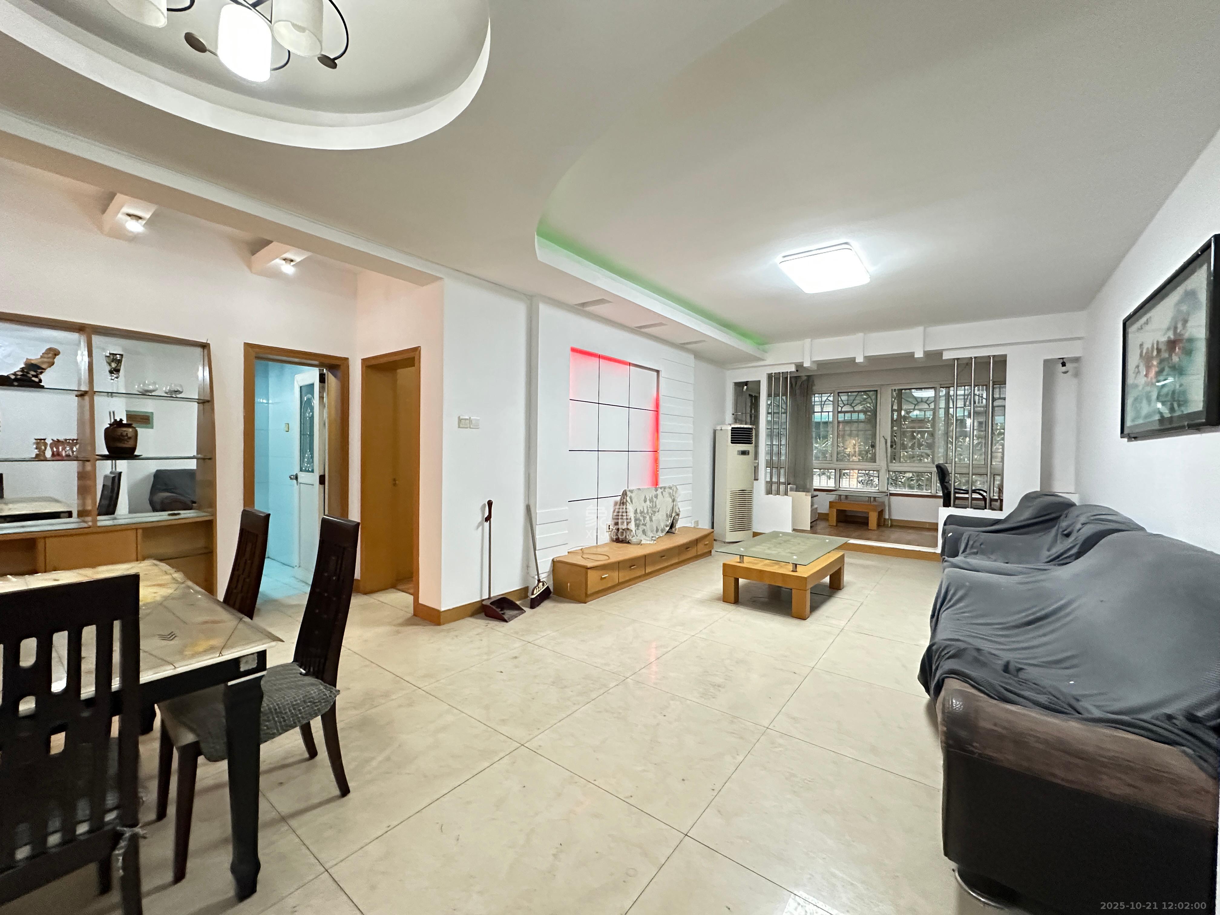 鸿景苑  2室1厅1卫    2000.0元/月 鸿景苑  2室1厅1卫    2000.0元/月