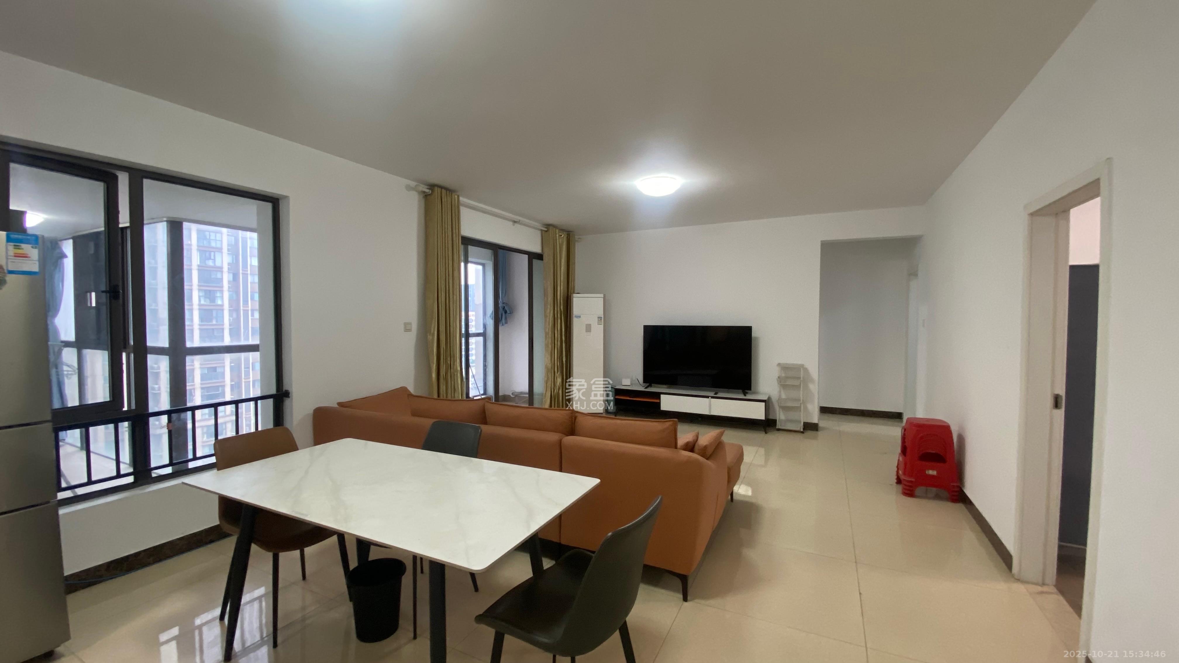 雨花公馆(紫苔名苑)  4室2厅2卫    4000.0元/月 雨花公馆(紫苔名苑)  4室2厅2卫    4000.0元/月室内图