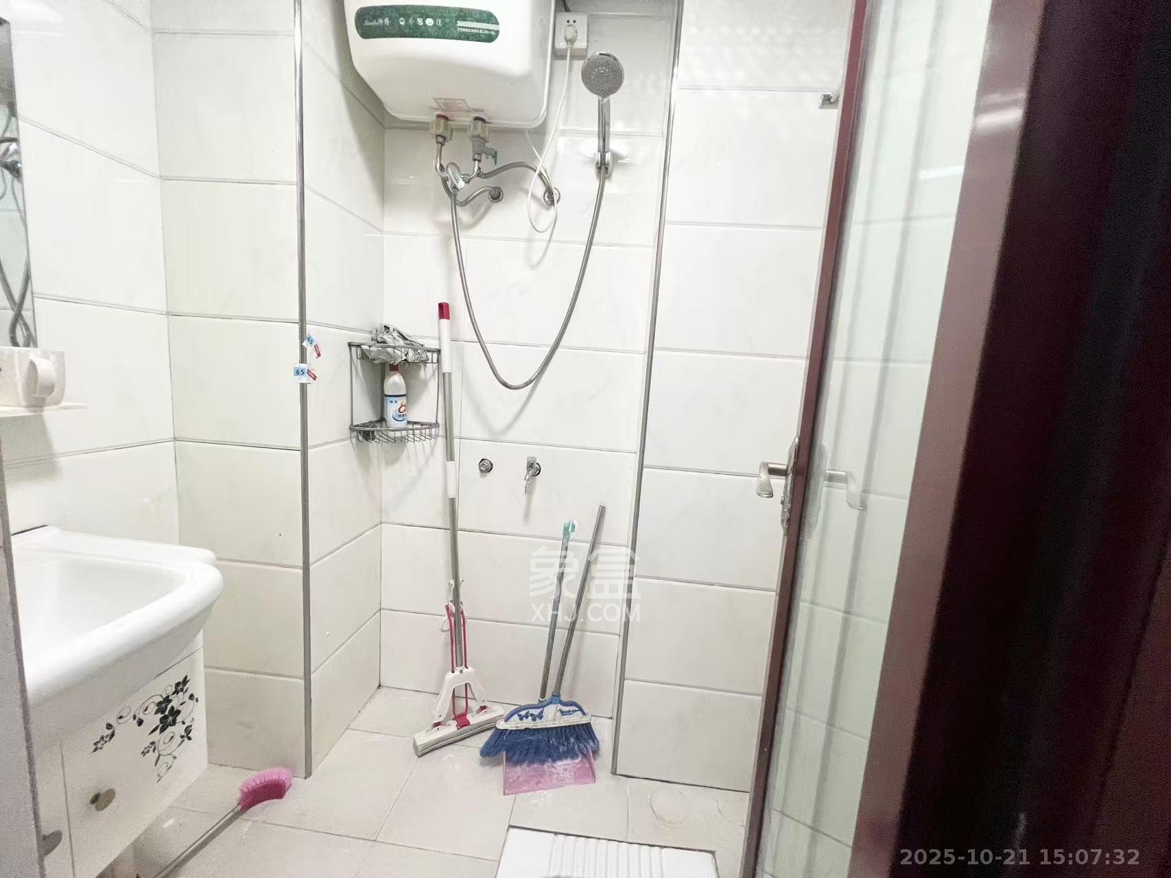 保利麓谷林语I区  1室1厅1卫    1100.0元/月 保利麓谷林语I区  1室1厅1卫    1100.0元/月室内图