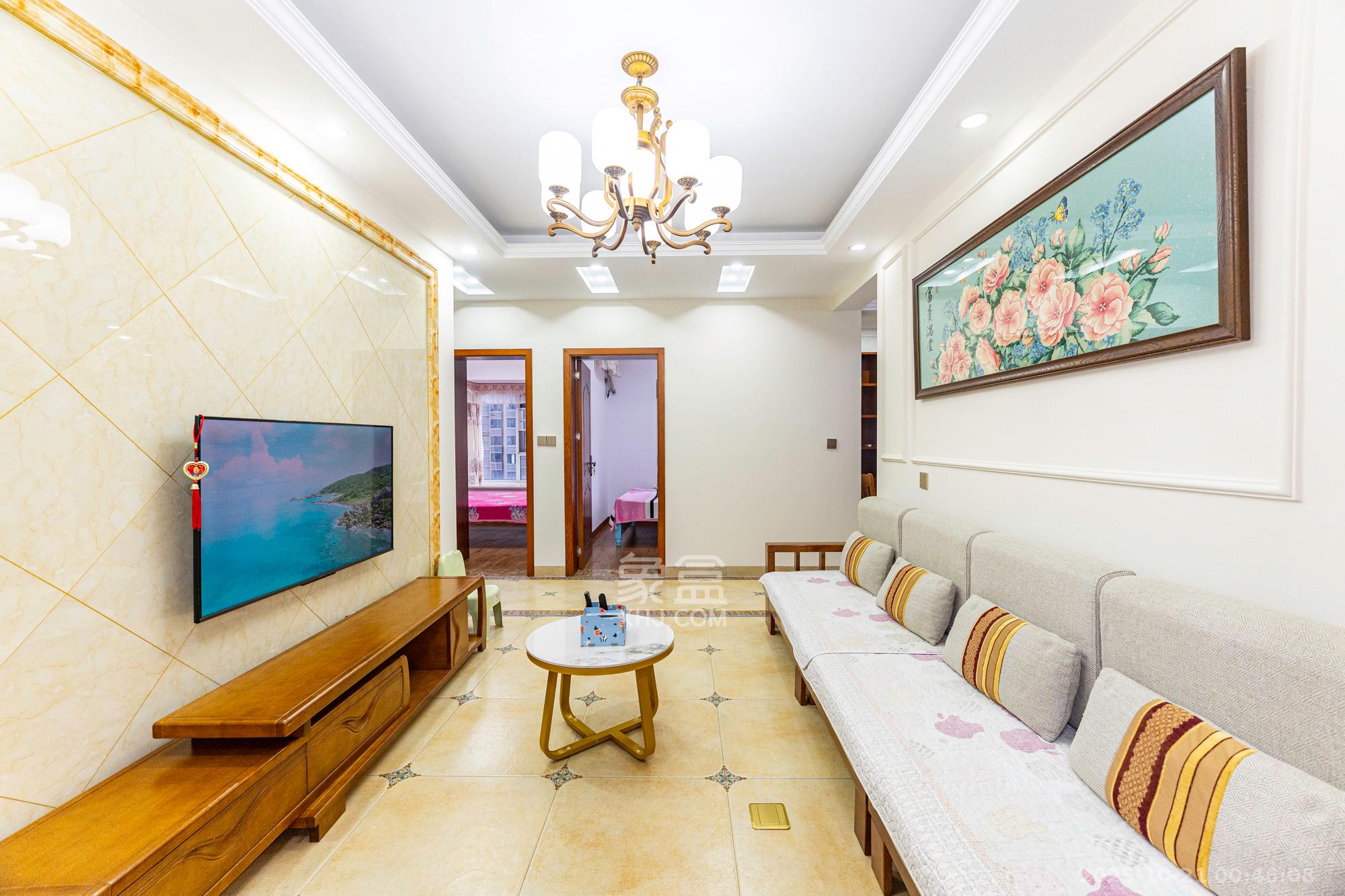 荣盛花语城  3室2厅1卫    66.0万客厅