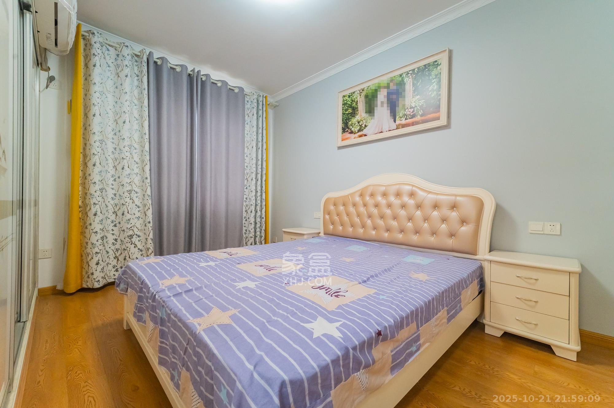 华润置地广场二期  3室2厅1卫    72.8万卧室