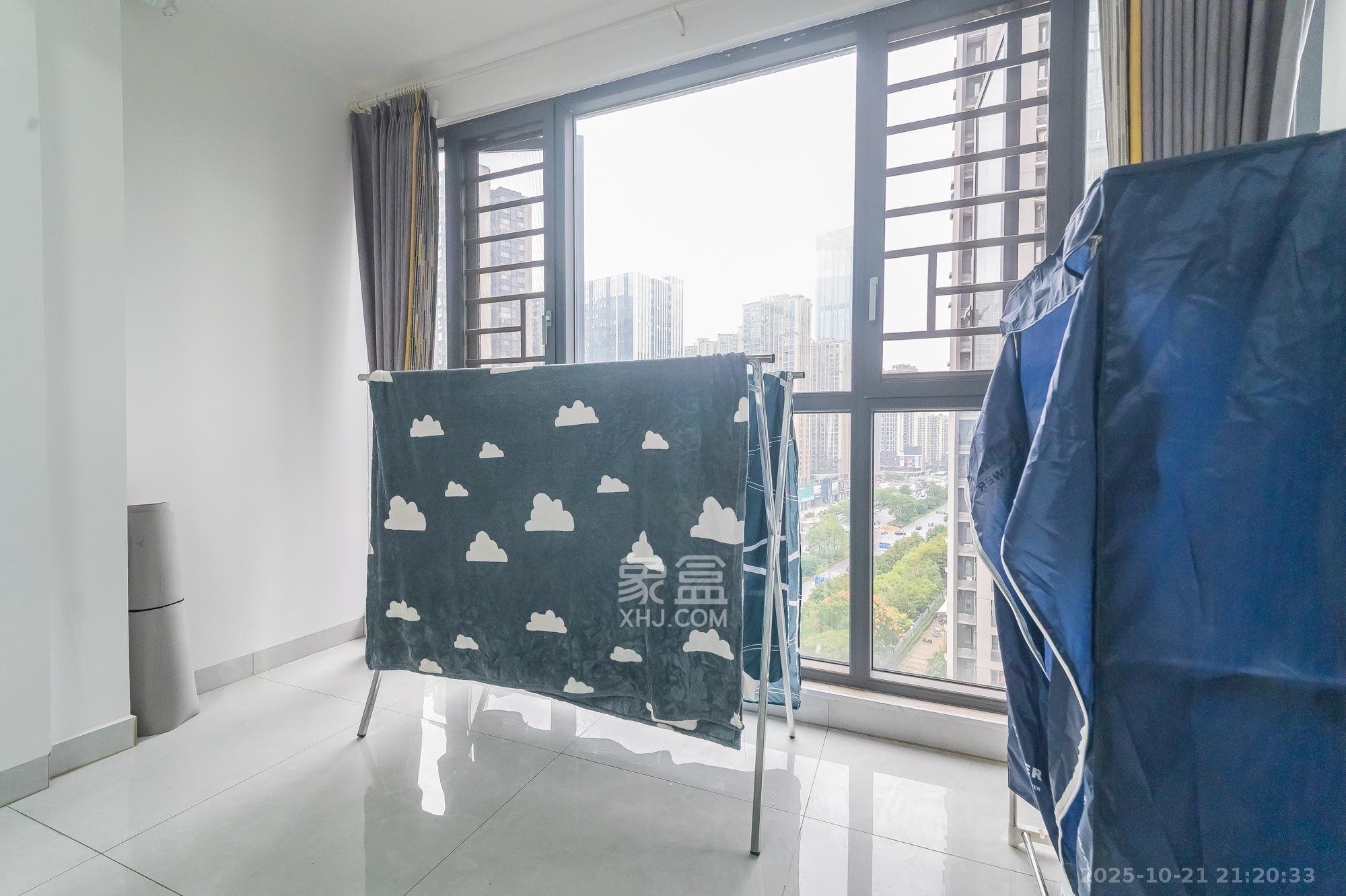 恒基凯旋门三期 3室2厅2卫 102.0万 恒基凯旋门三期 3室2厅2卫 102.0万阳台