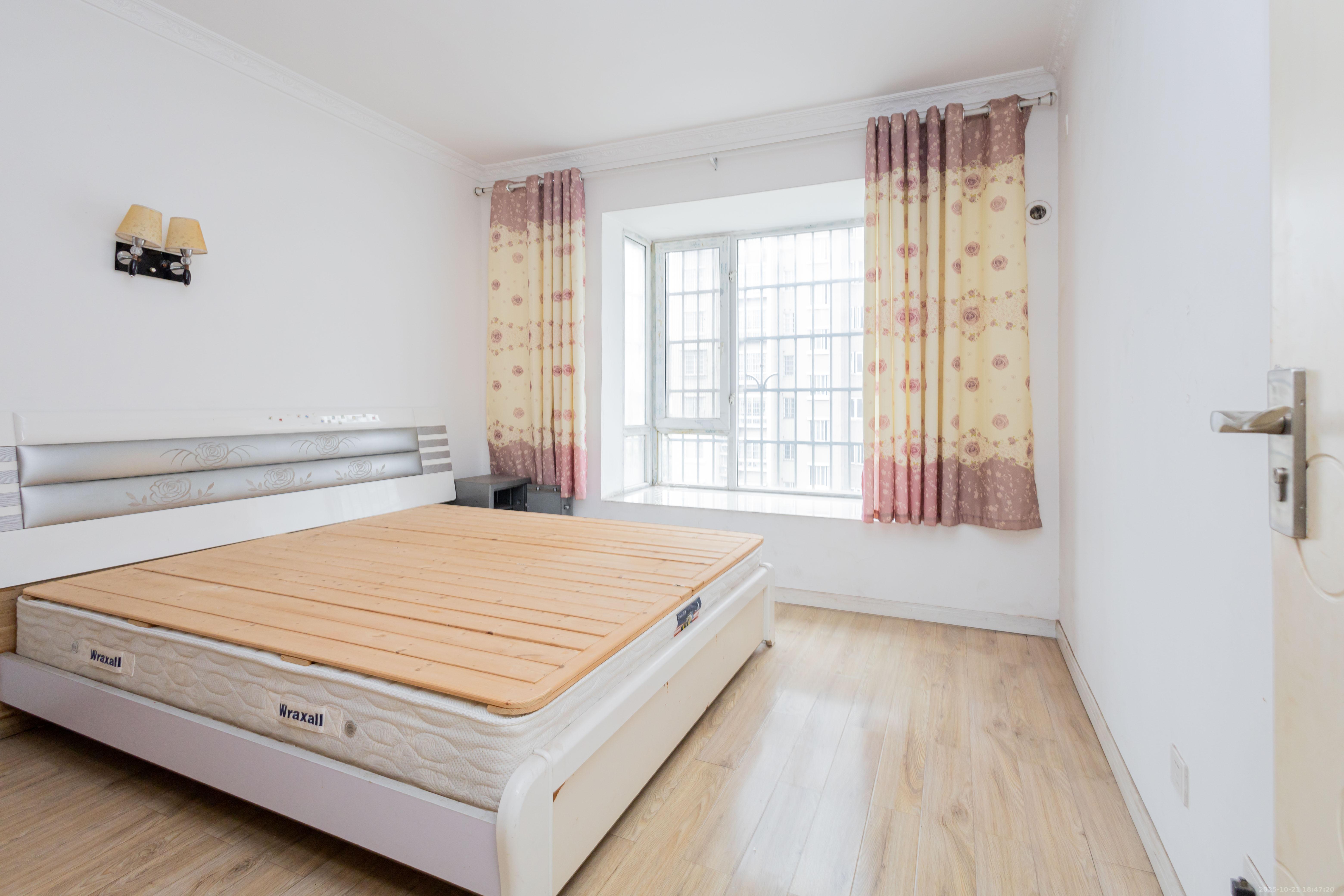 东业苹果社区  3室2厅1卫    43.8万卧室