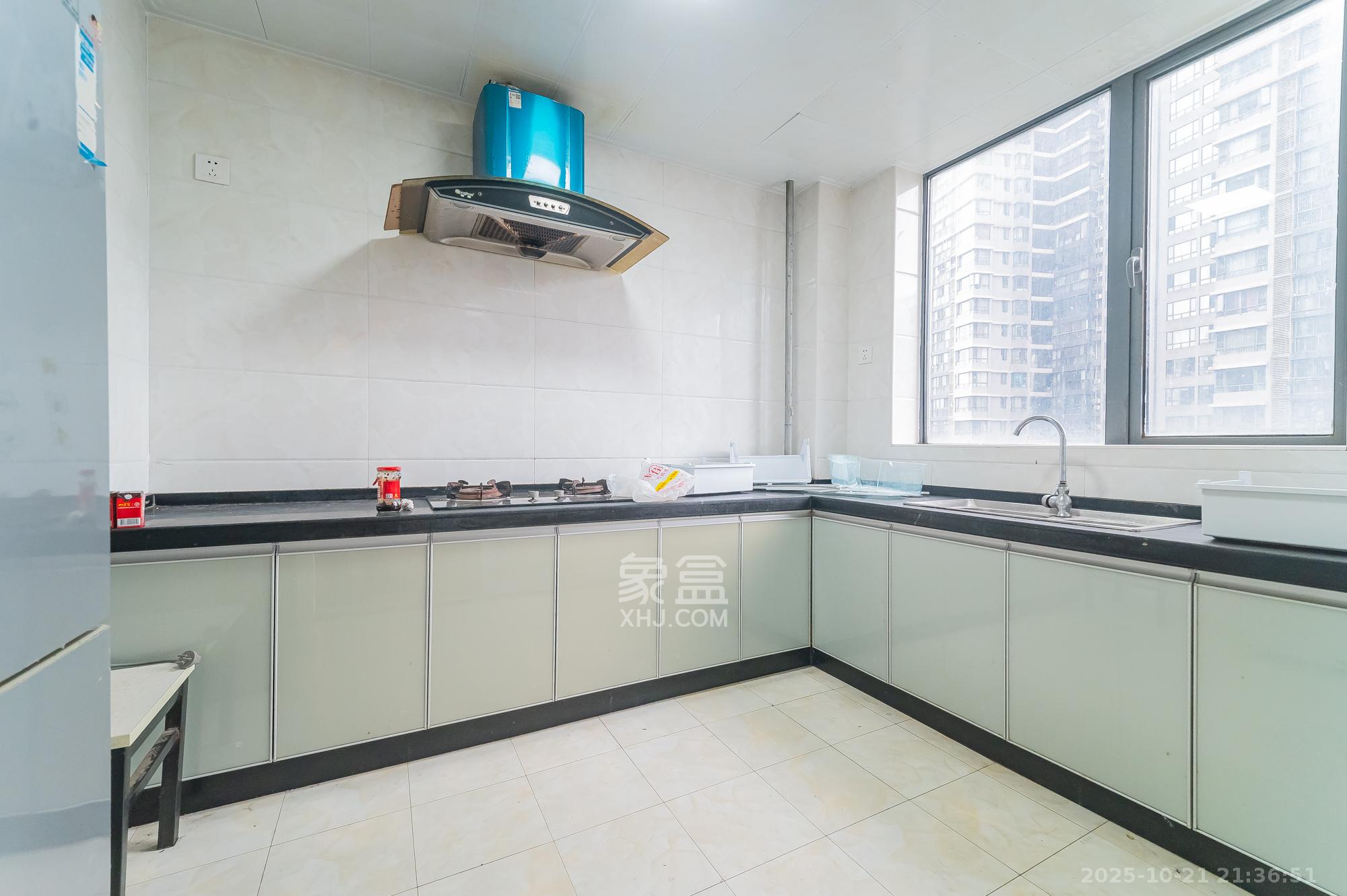 恒基凯旋门一二期  3室2厅2卫    110.0万厨房