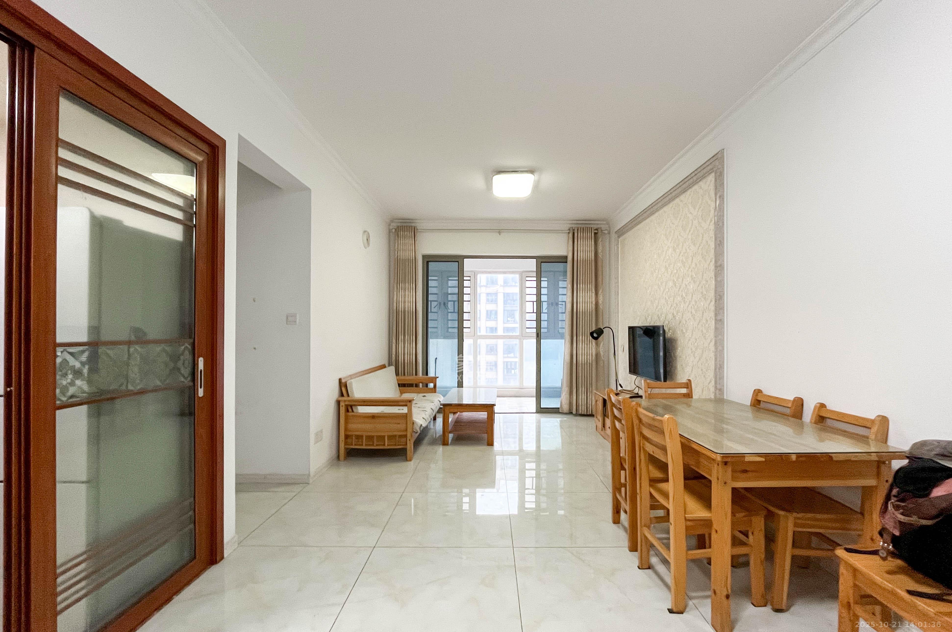 梅溪湖金茂悦(金悦雅苑)  3室2厅1卫    108.0万 梅溪湖金茂悦(金悦雅苑)  3室2厅1卫    108.0万客厅