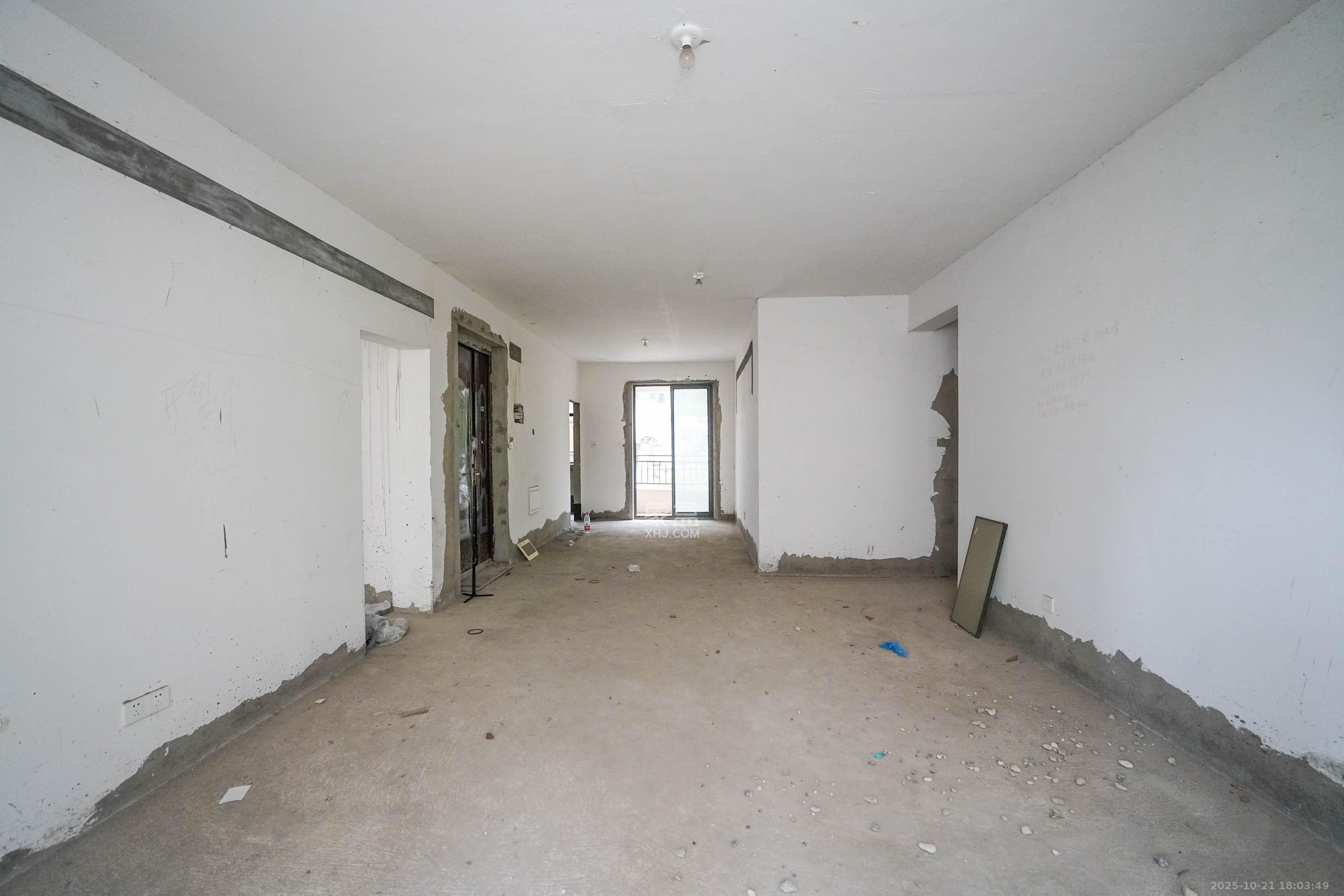 五矿万境蓝山 4室2厅2卫 170.0万 五矿万境蓝山 4室2厅2卫 170.0万客厅