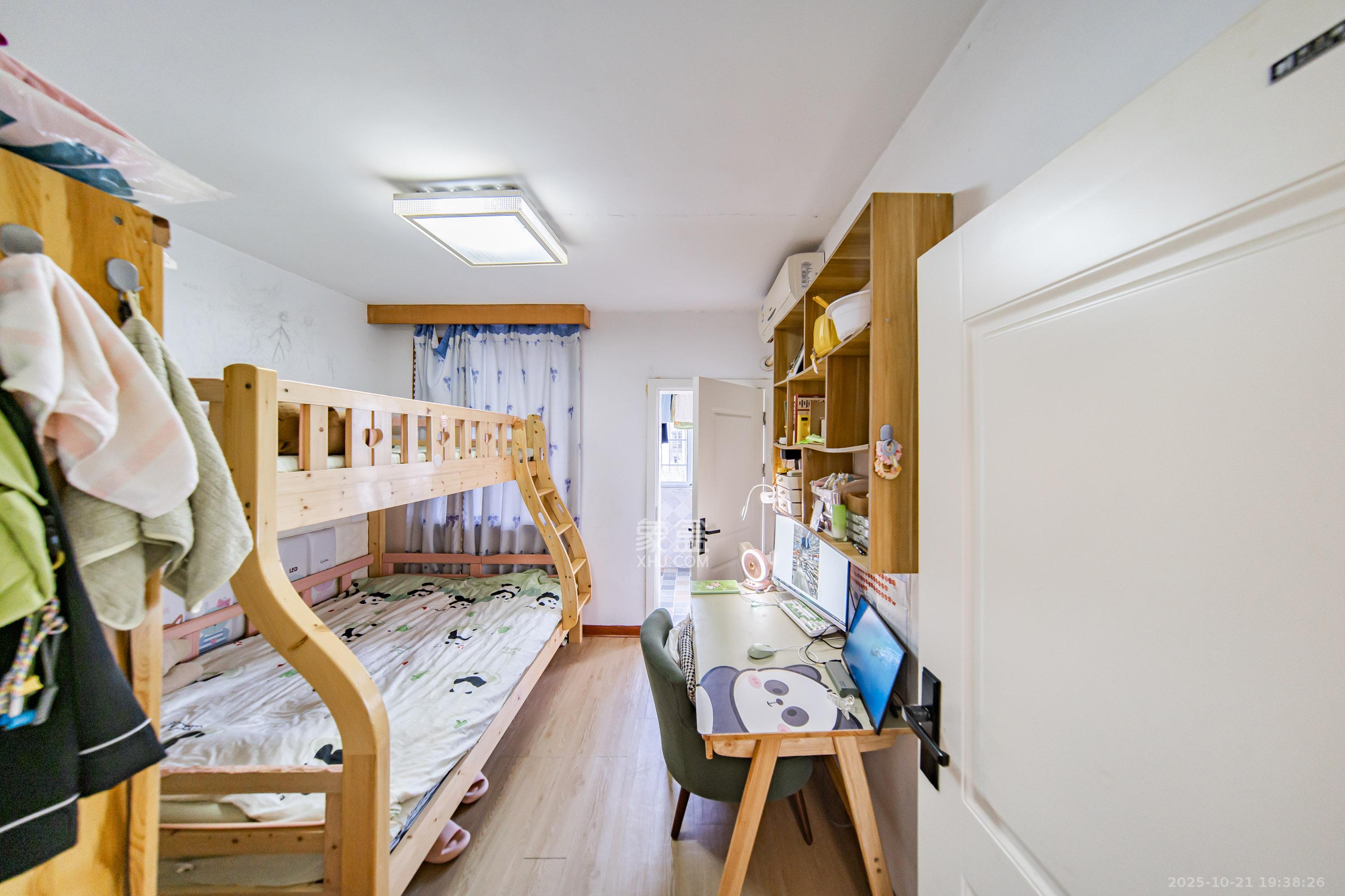 科教新村  3室2厅2卫    95.0万 科教新村  3室2厅2卫    95.0万卧室