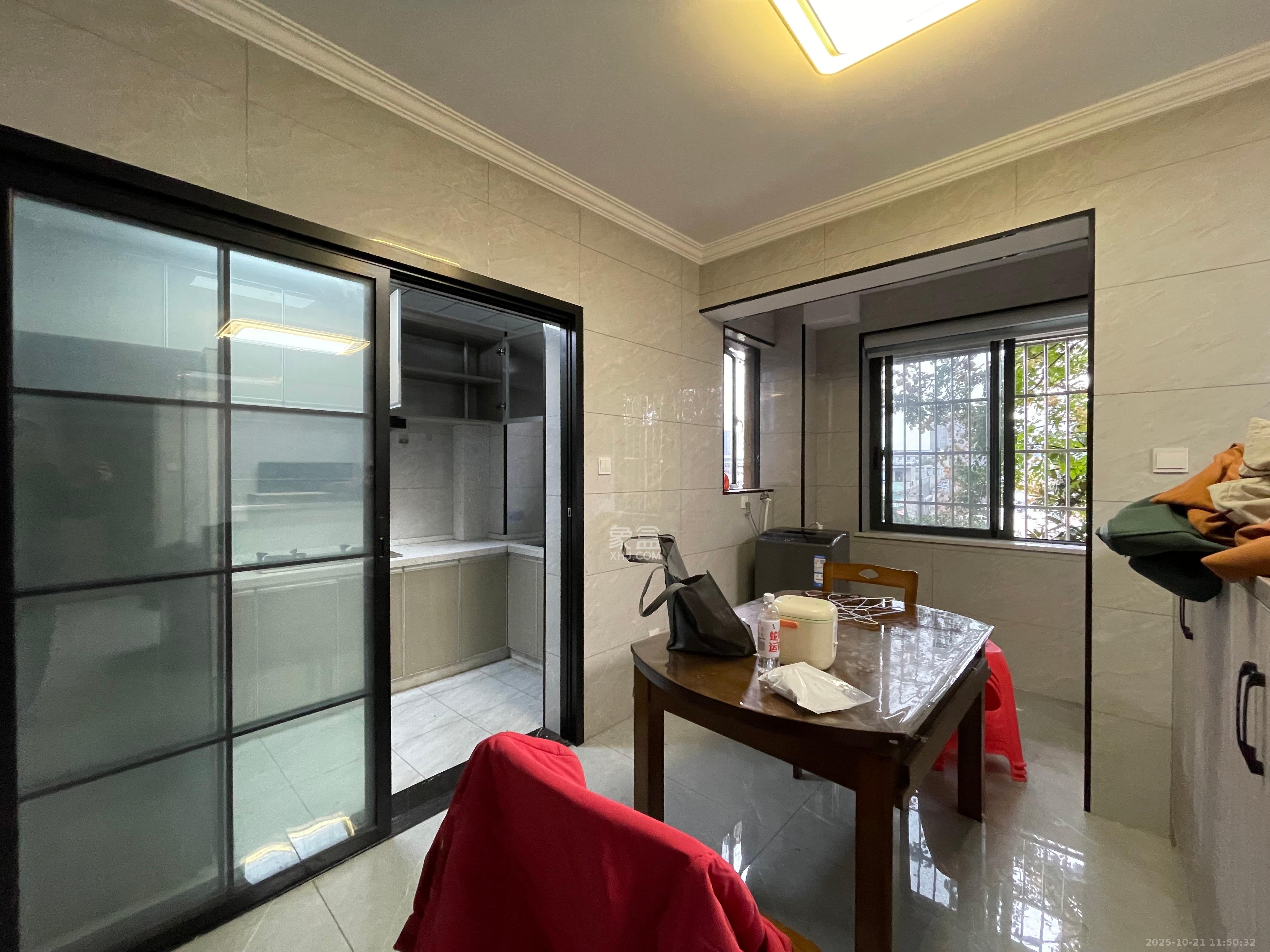 东岸梅园小区  2室2厅1卫    2200.0元/月 东岸梅园小区  2室2厅1卫    2200.0元/月室内图1