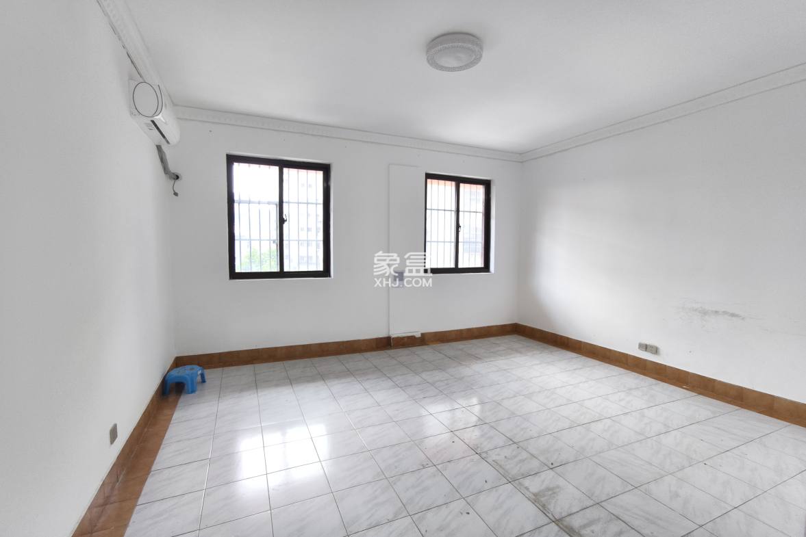 美舍小区(美舍河开发区) 10室2厅3卫 13500.0元/月 美舍小区(美舍河开发区) 10室2厅3卫 13500.0元/月室内图