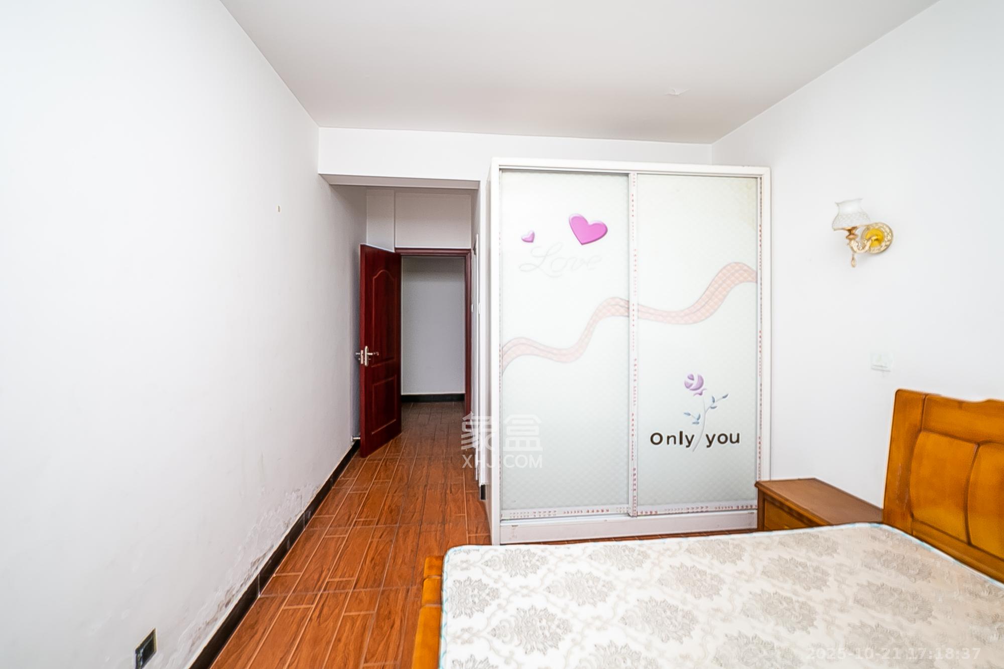 天鸿天府（天鸿中央大院）  4室2厅1卫    120.0万卧室