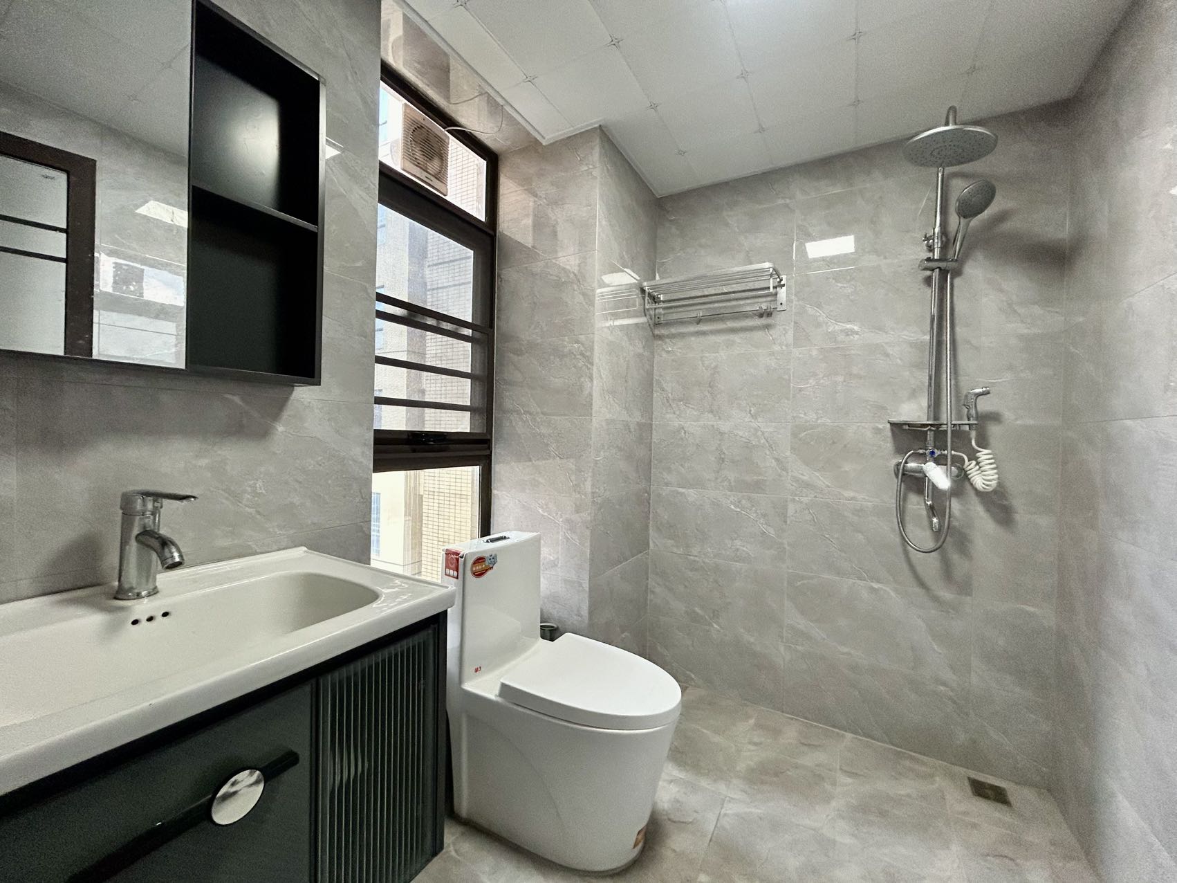 金城新天地  3室2厅1卫    3700.0元/月室内图