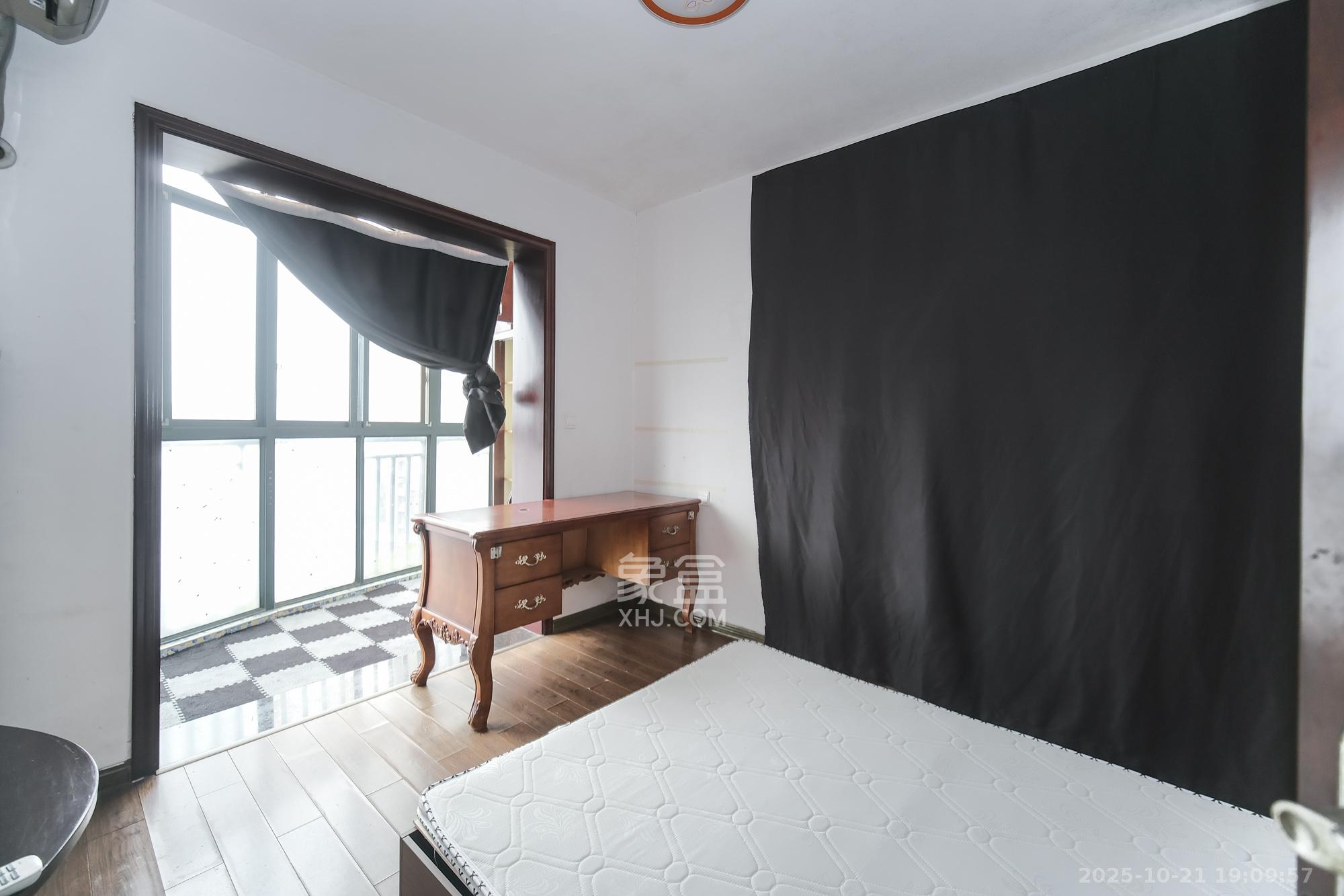 圆梦完美生活  3室2厅2卫    69.8万卧室