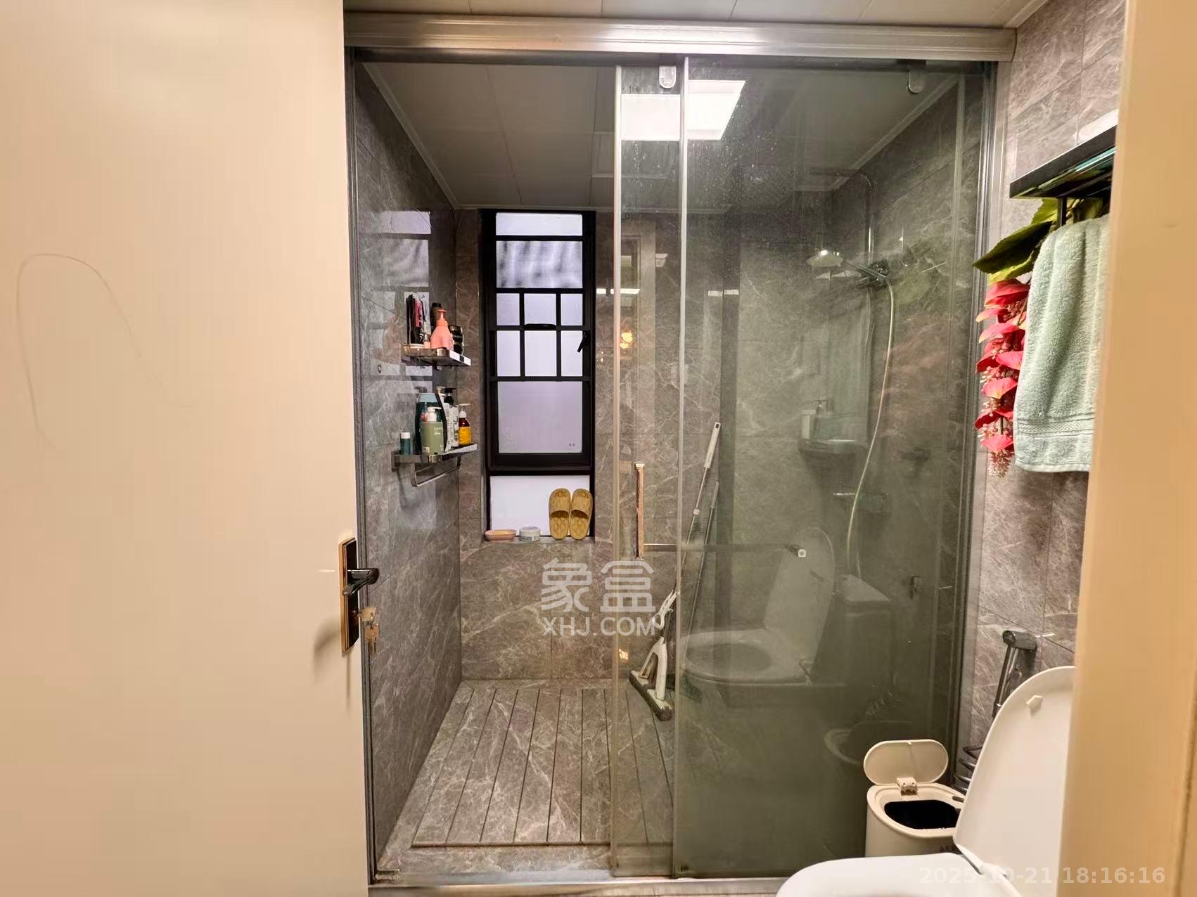 荣悦台  3室2厅2卫    5500.0元/月 荣悦台  3室2厅2卫    5500.0元/月室内图