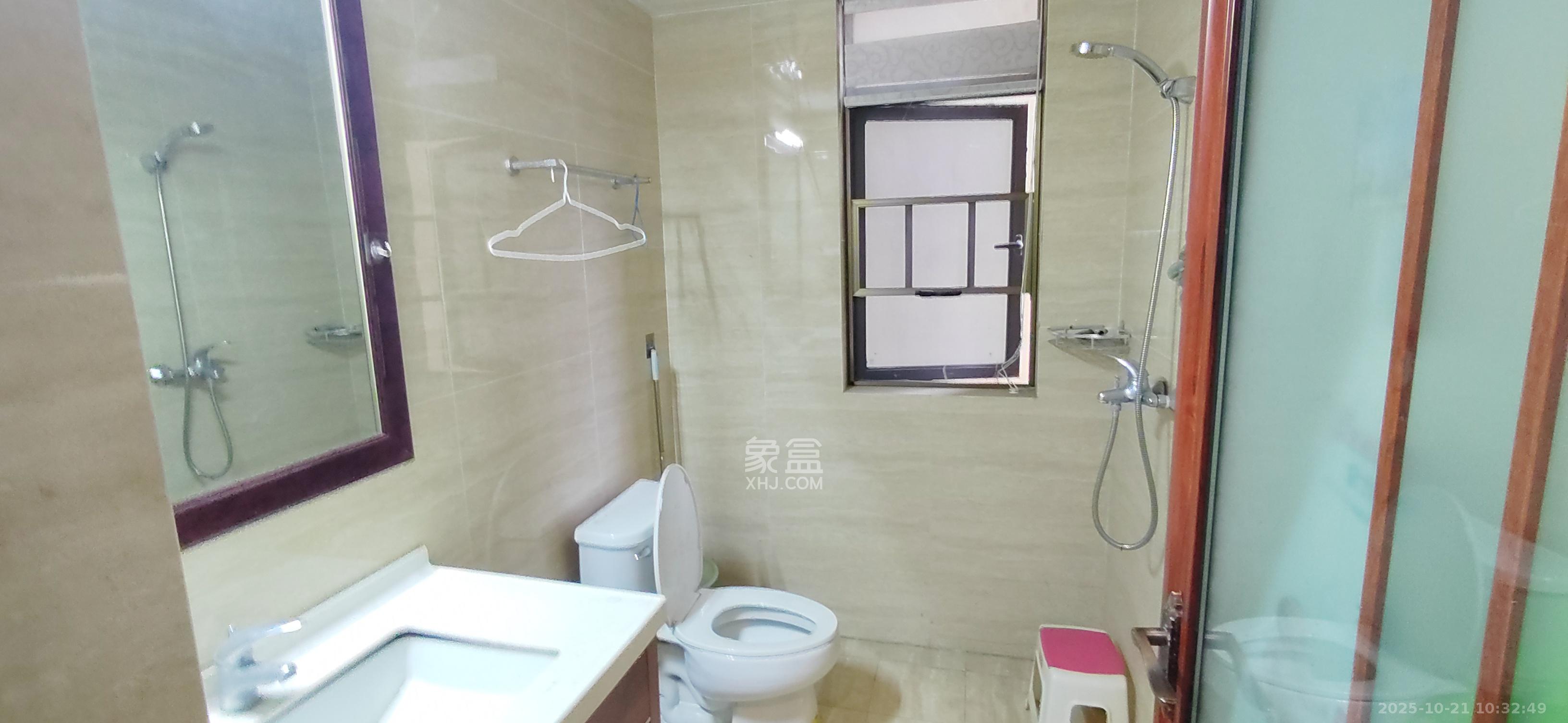 江山帝景哈佛  3室2厅2卫    2200.0元/月 江山帝景哈佛  3室2厅2卫    2200.0元/月室内图