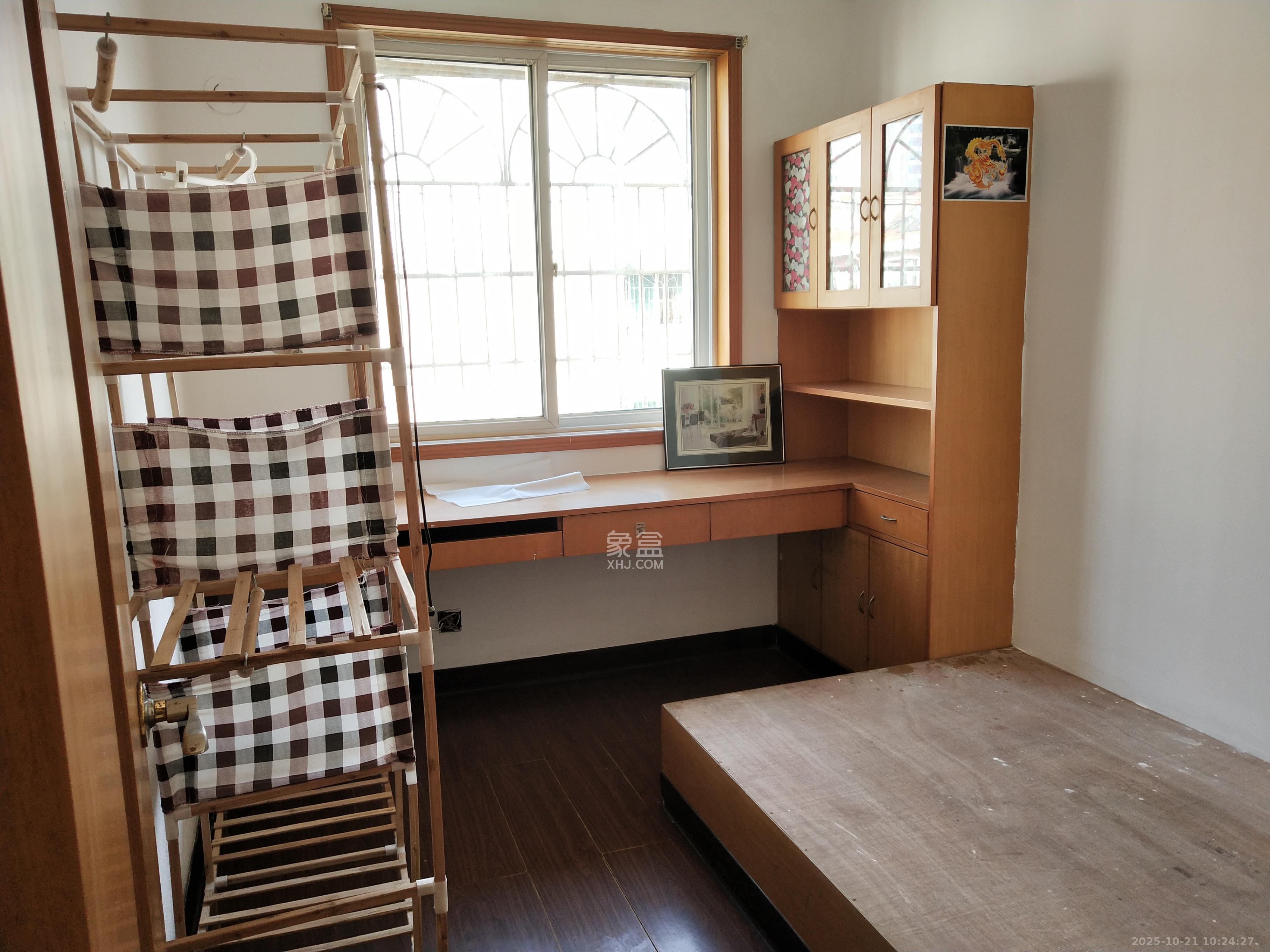 德政园  3室1厅1卫    2000.0元/月室内图