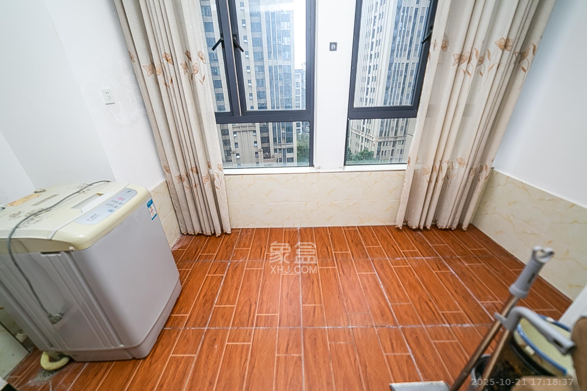 天鸿天府(天鸿中央大院) 4室2厅1卫 120.0万 天鸿天府(天鸿中央大院) 4室2厅1卫 120.0万其他