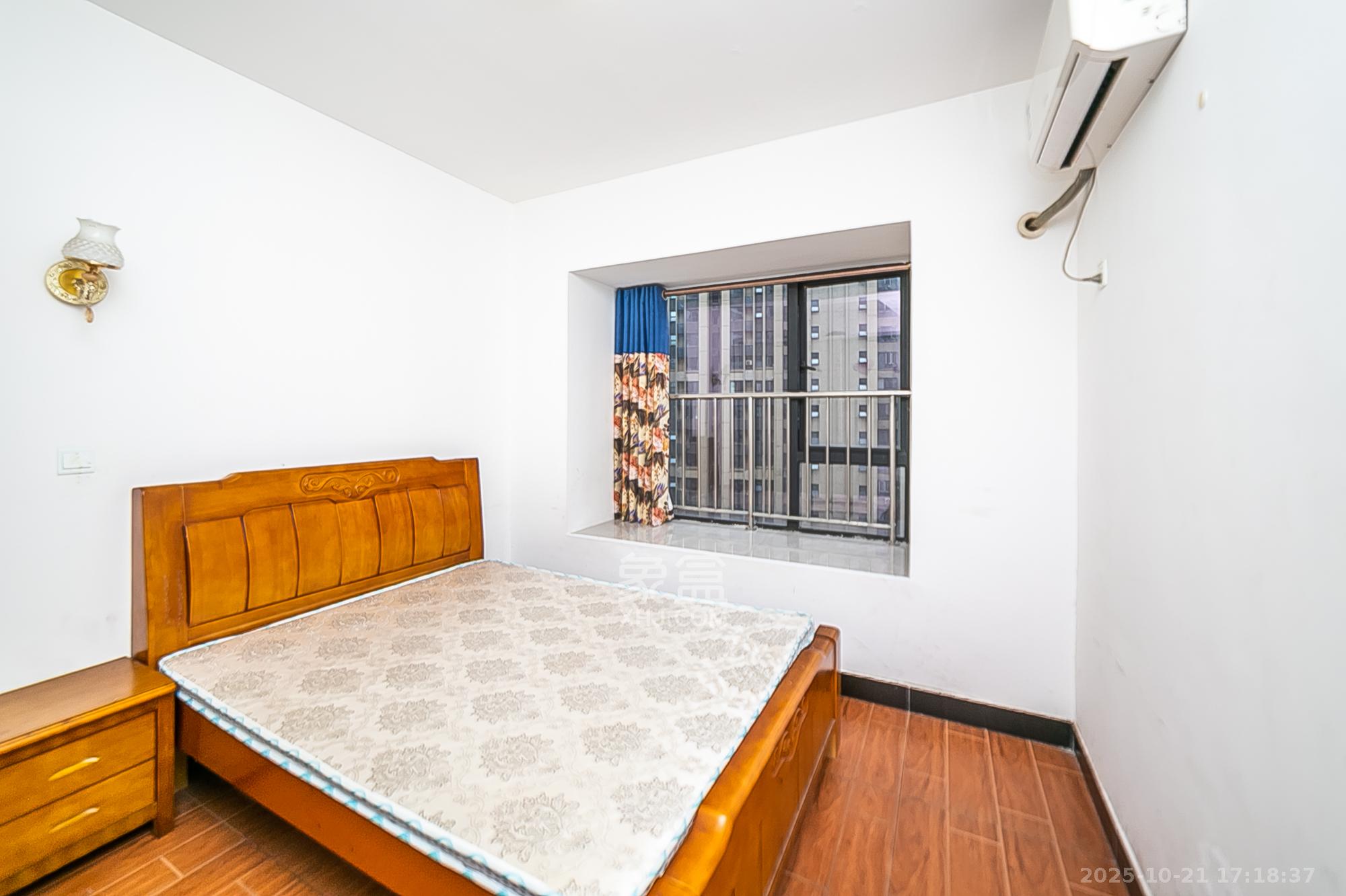 天鸿天府（天鸿中央大院）  4室2厅1卫    120.0万卧室