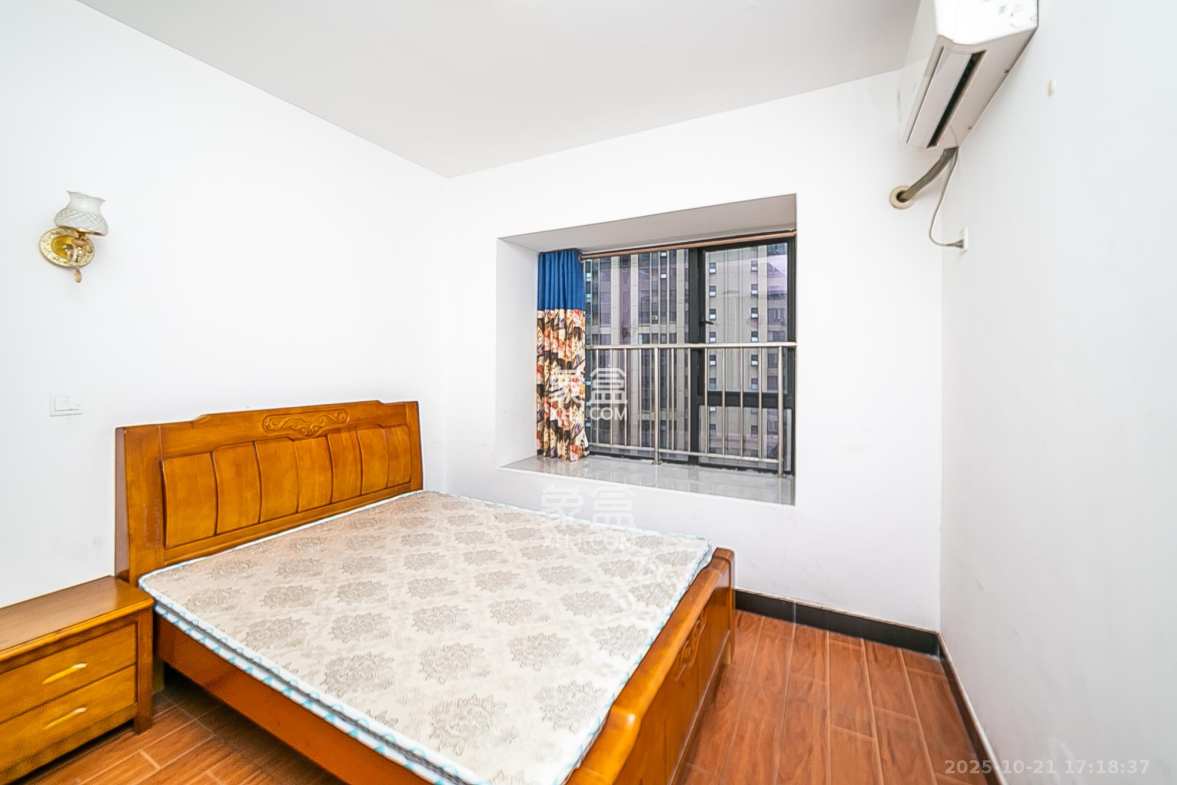 天鸿天府(天鸿中央大院) 4室2厅1卫 120.0万 天鸿天府(天鸿中央大院) 4室2厅1卫 120.0万卧室