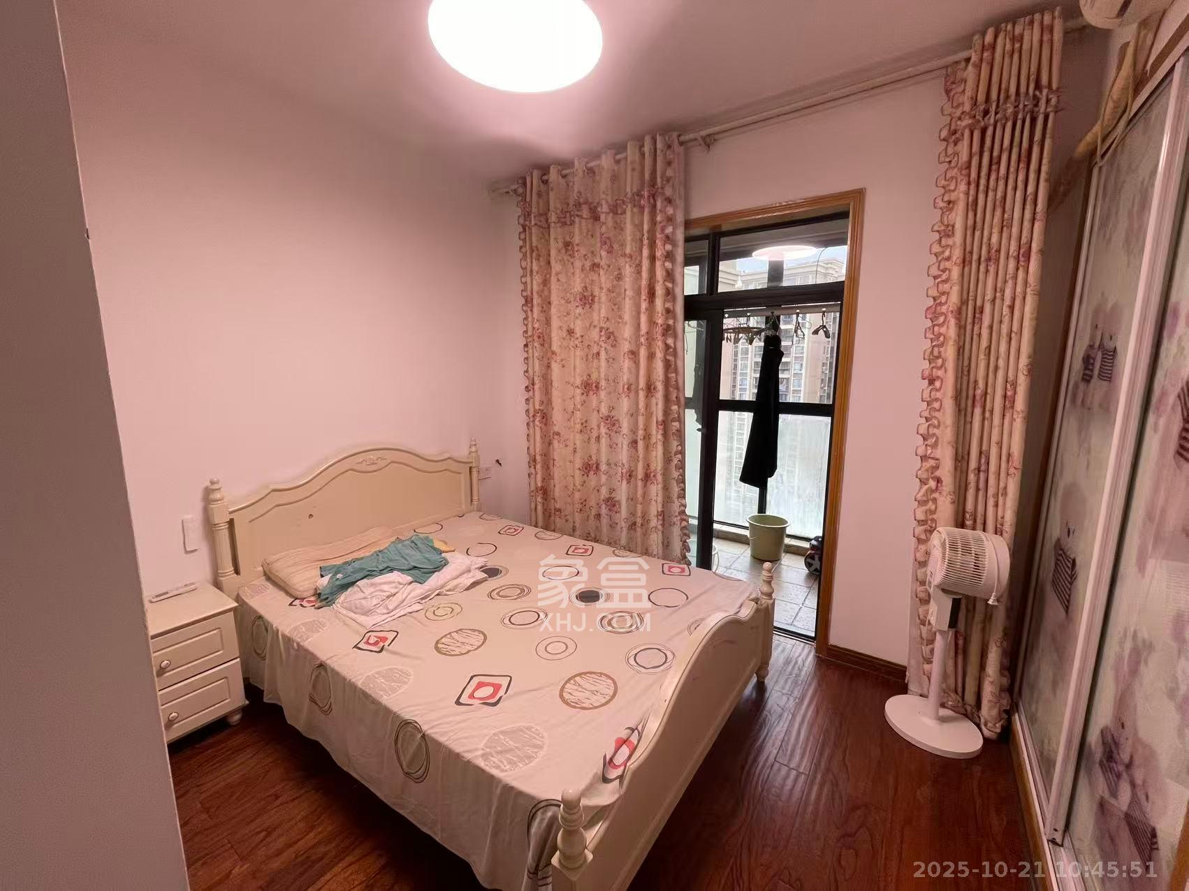 英郡年华 3室2厅2卫 2600.0元/月 英郡年华 3室2厅2卫 2600.0元/月室内图