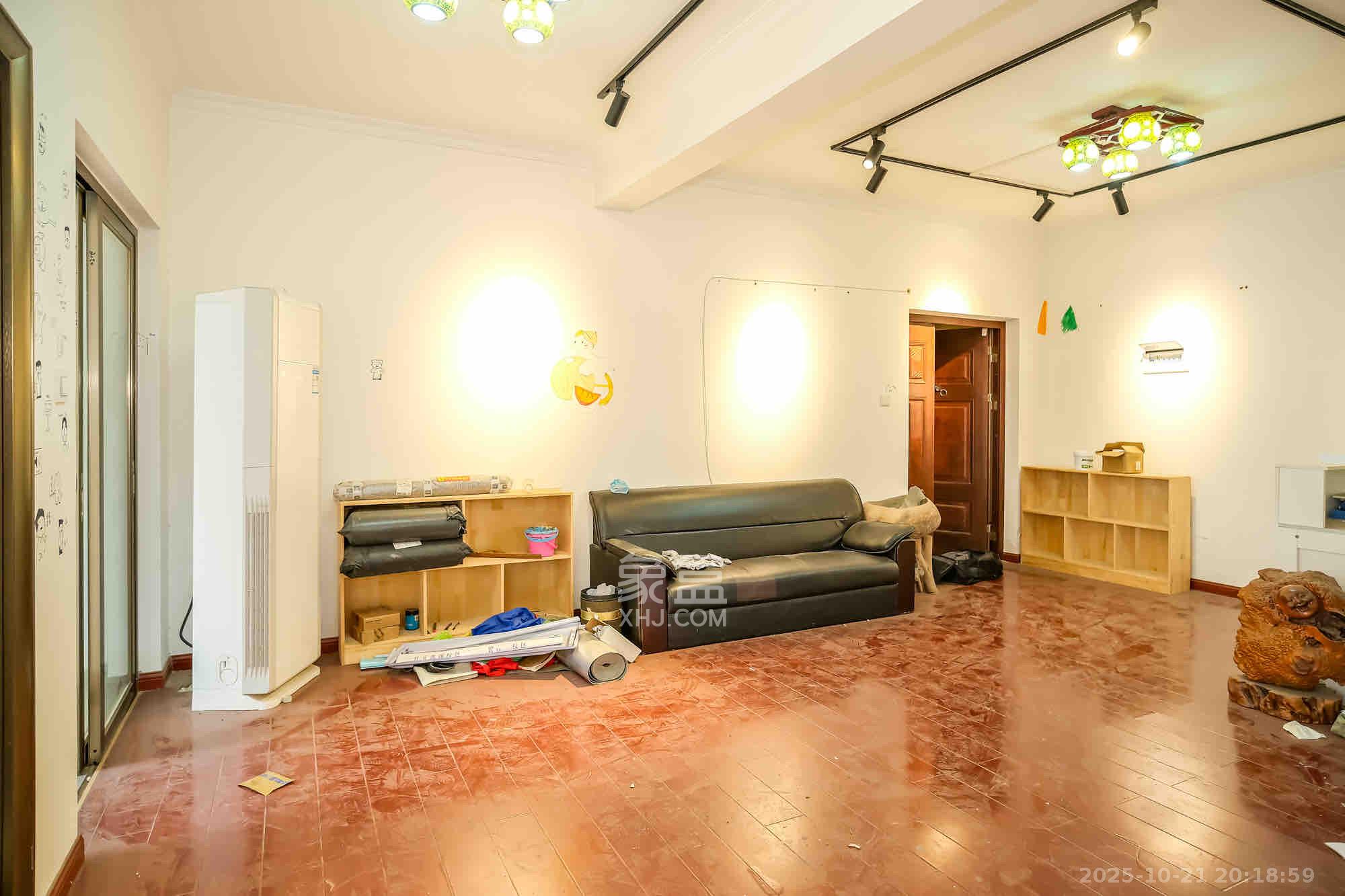 月亮湾草莓街区一、二期  3室2厅1卫    1500.0元/月 月亮湾草莓街区一、二期  3室2厅1卫    1500.0元/月室内图