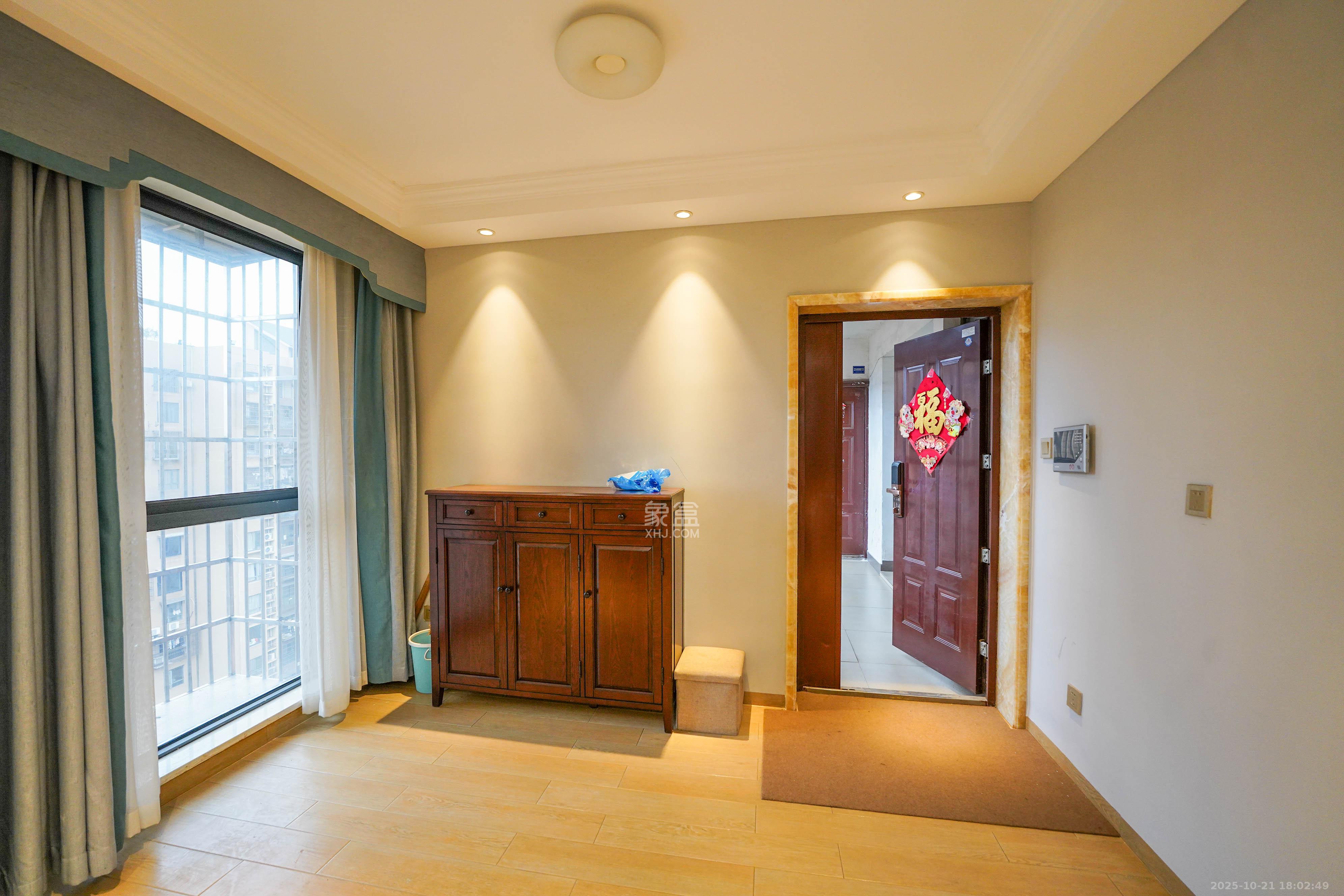 嘉华城(一期) 3室2厅1卫 136.0万 嘉华城(一期) 3室2厅1卫 136.0万客厅