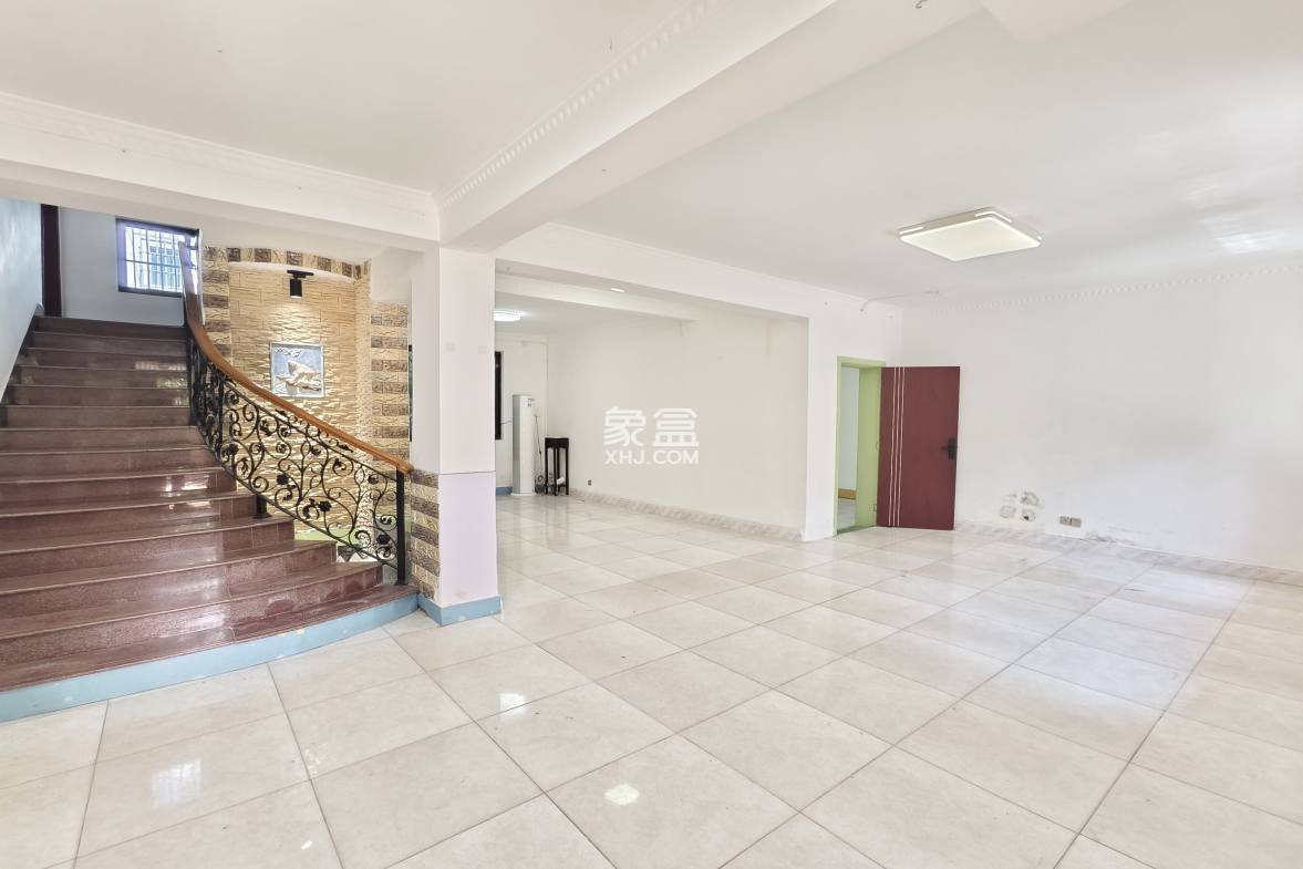 美舍小区(美舍河开发区) 10室2厅3卫 13500.0元/月 美舍小区(美舍河开发区) 10室2厅3卫 13500.0元/月室内图