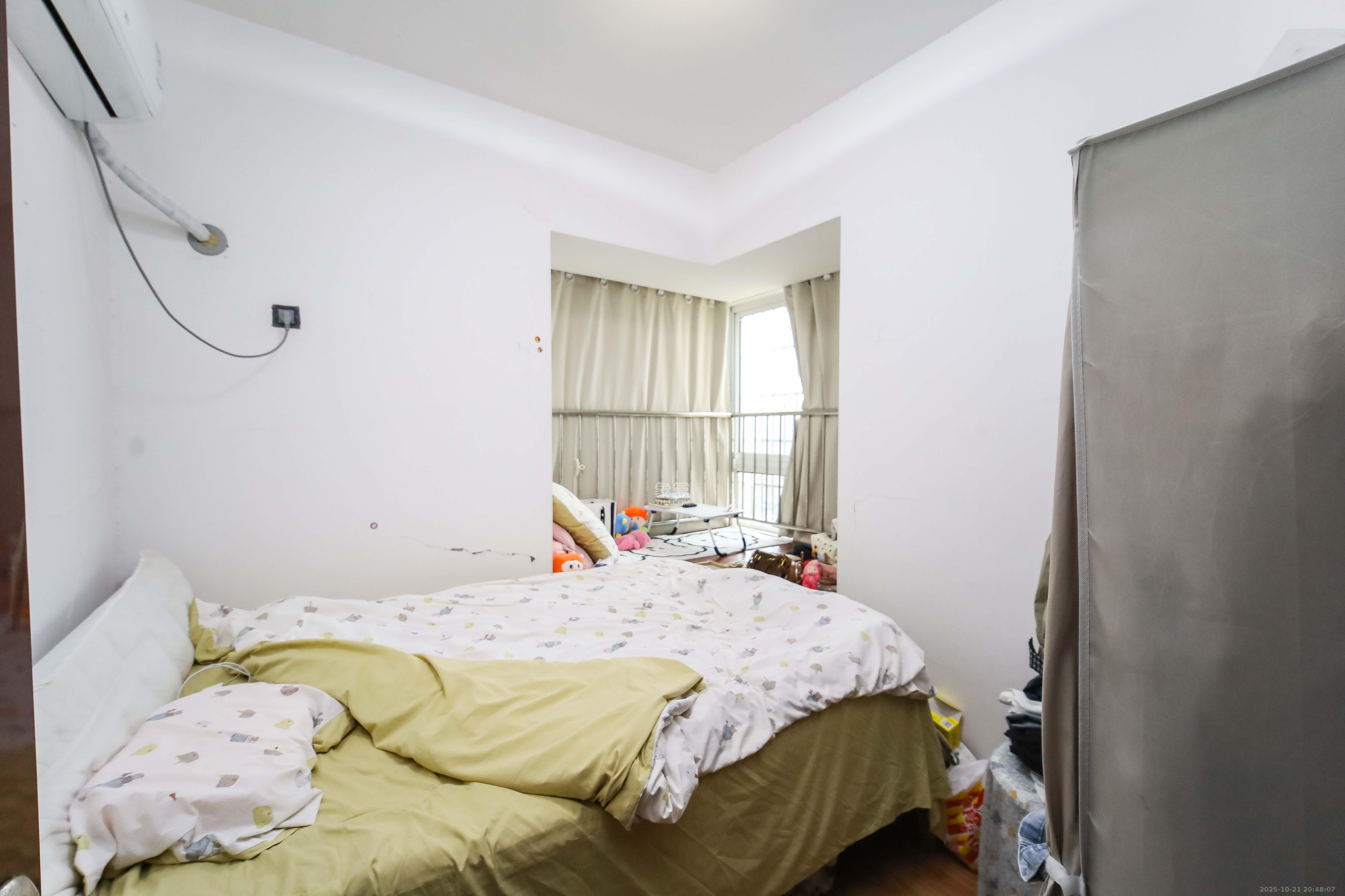 上河国际C区  3室2厅1卫    70.8万 上河国际C区  3室2厅1卫    70.8万卧室