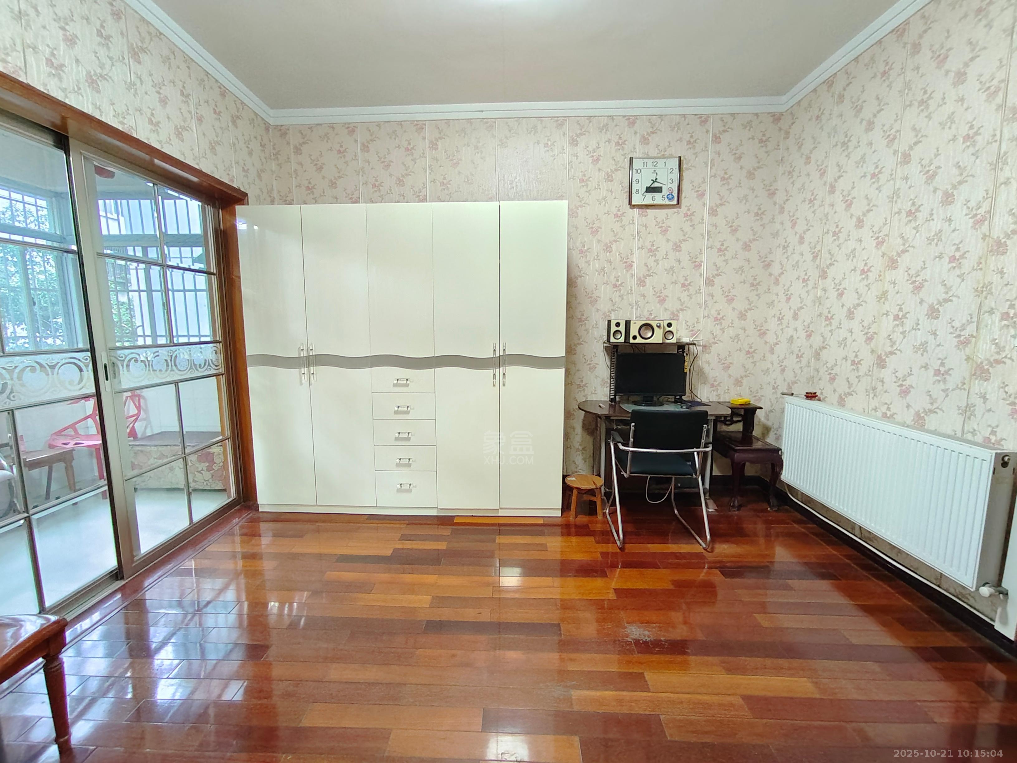 嵩源小区 3室2厅2卫 1500.0元/月 嵩源小区 3室2厅2卫 1500.0元/月室内图