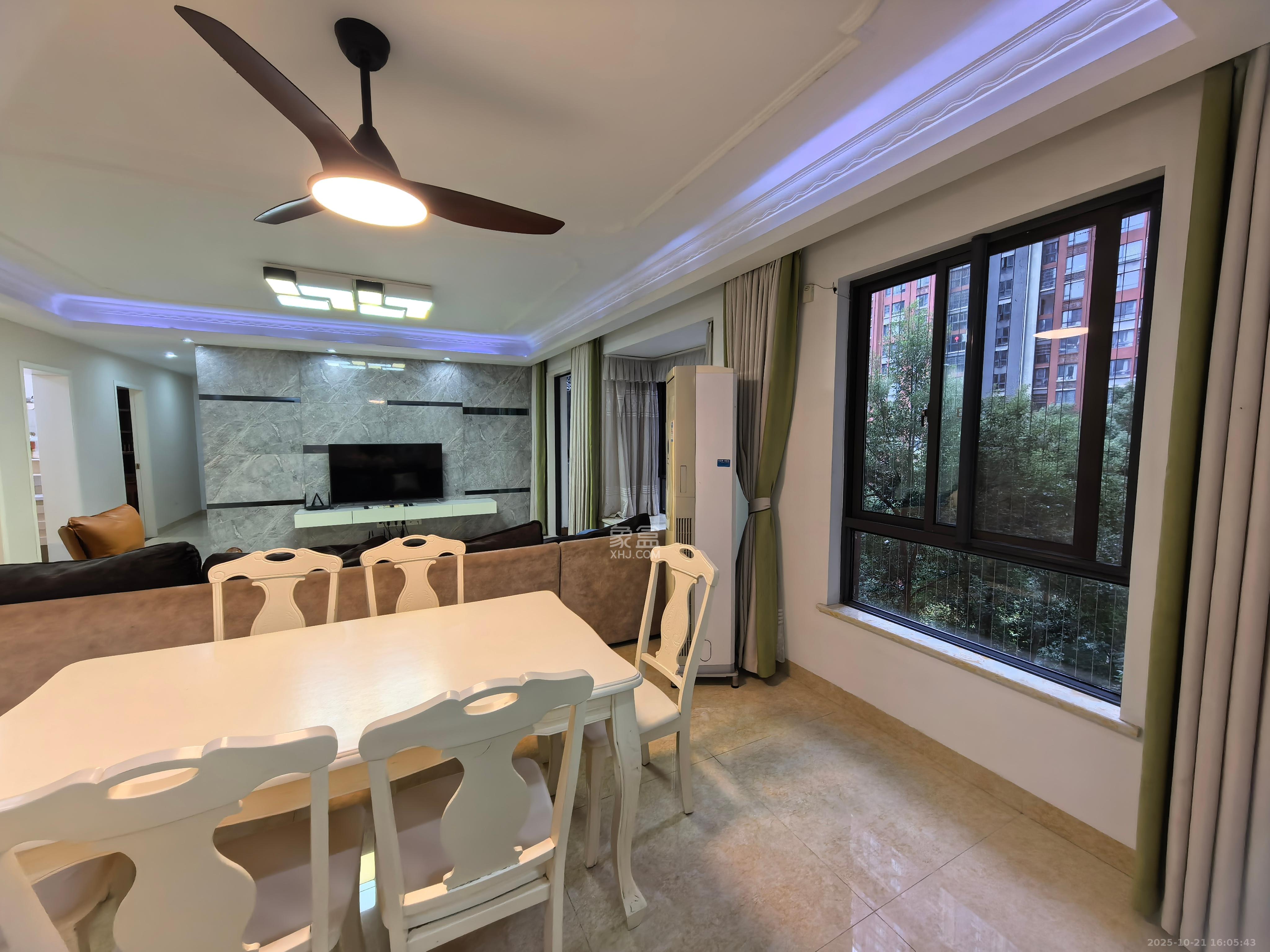 华润凤凰城二期  4室2厅2卫    3600.0元/月 华润凤凰城二期  4室2厅2卫    3600.0元/月室内图