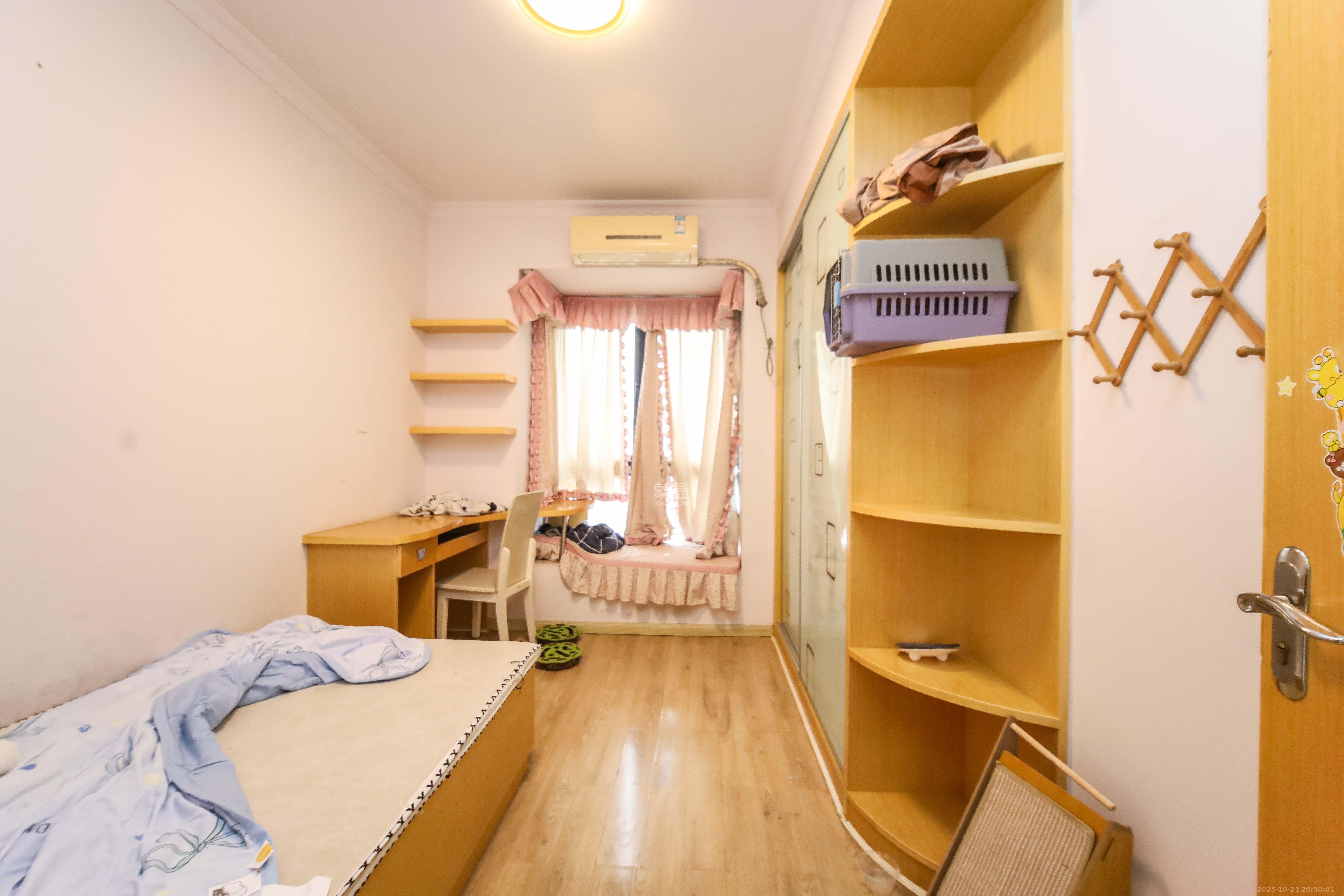 长房东郡  3室2厅2卫    138.0万卧室