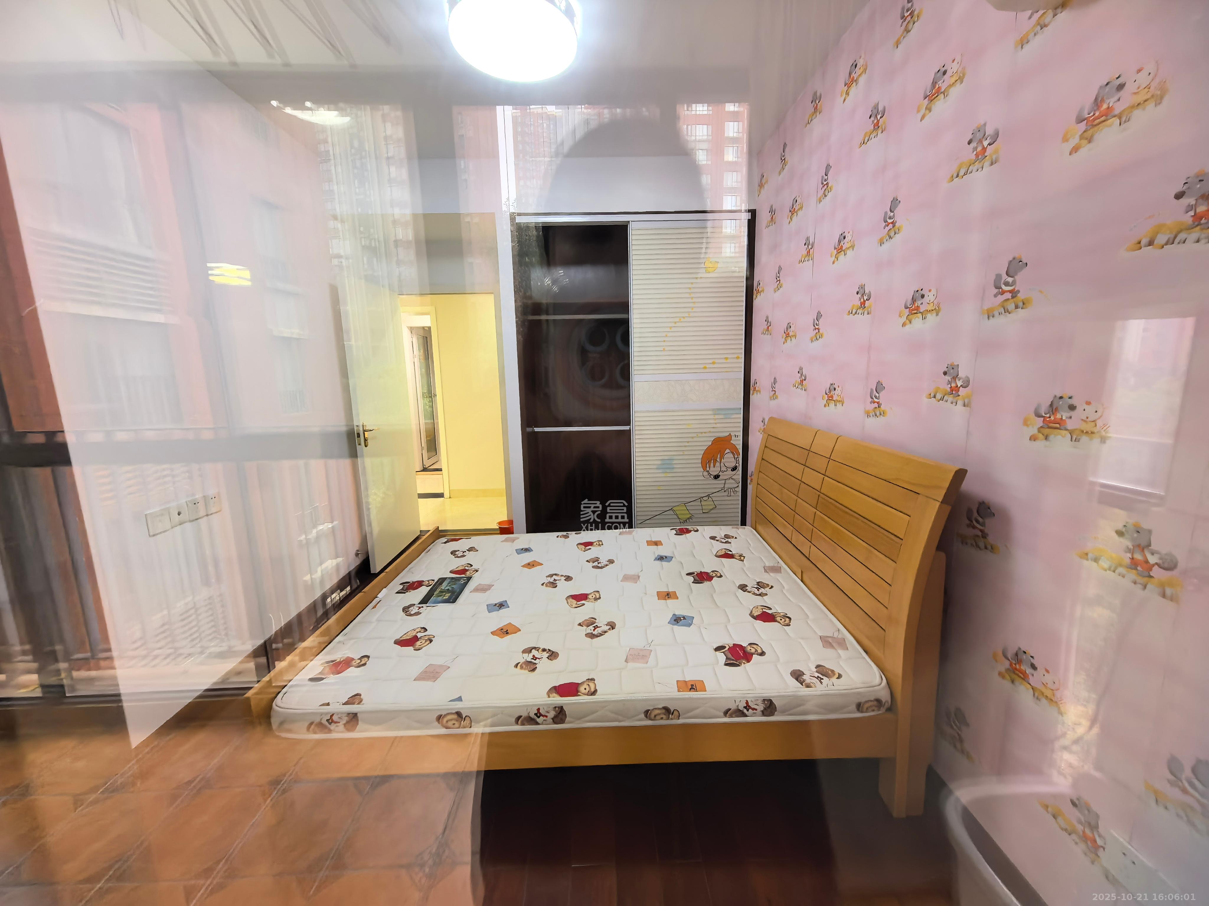 华润凤凰城二期  4室2厅2卫    3600.0元/月 华润凤凰城二期  4室2厅2卫    3600.0元/月室内图