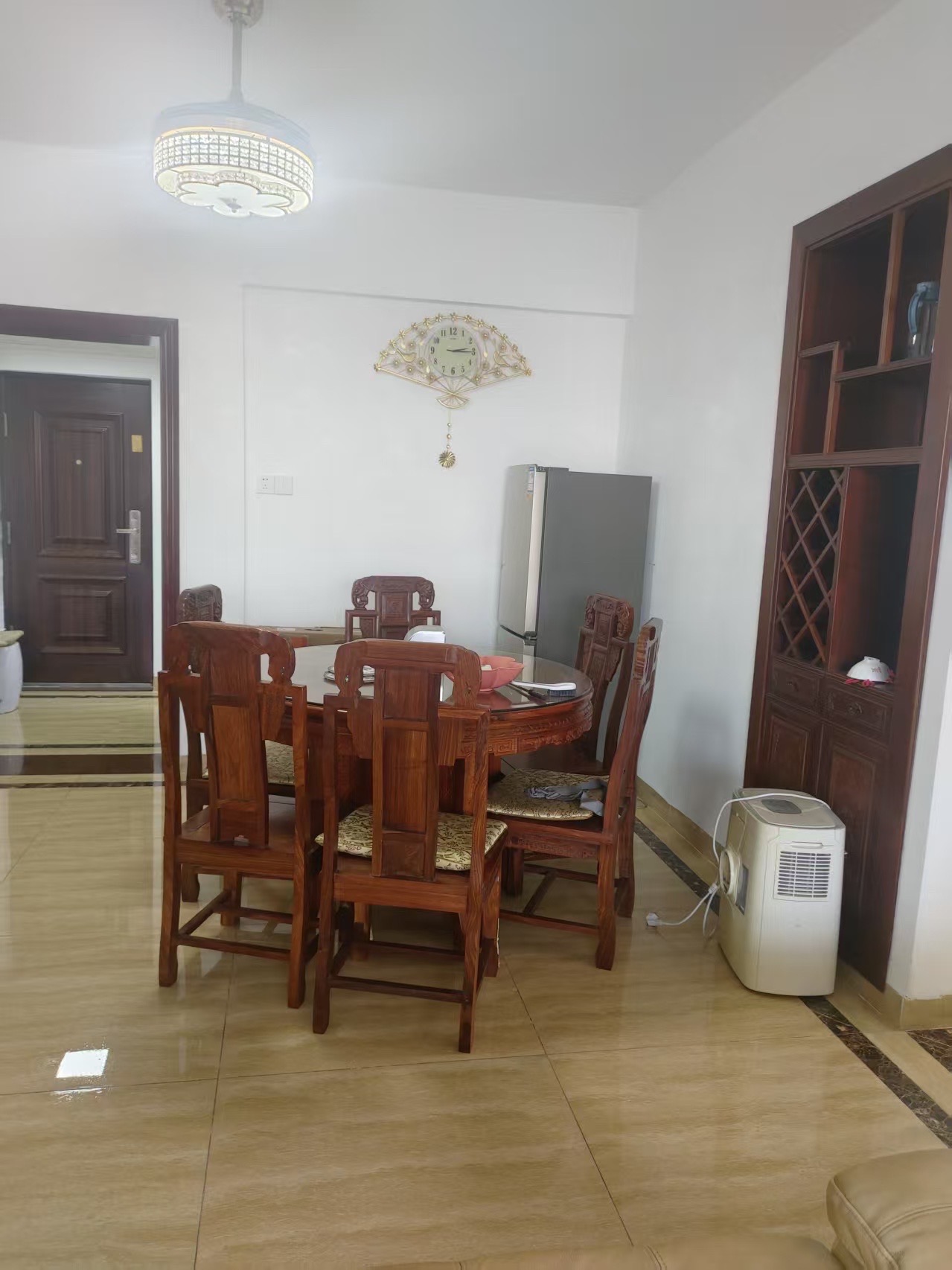 盛贤景都  3室2厅2卫    3000.0元/月 盛贤景都  3室2厅2卫    3000.0元/月室内图1