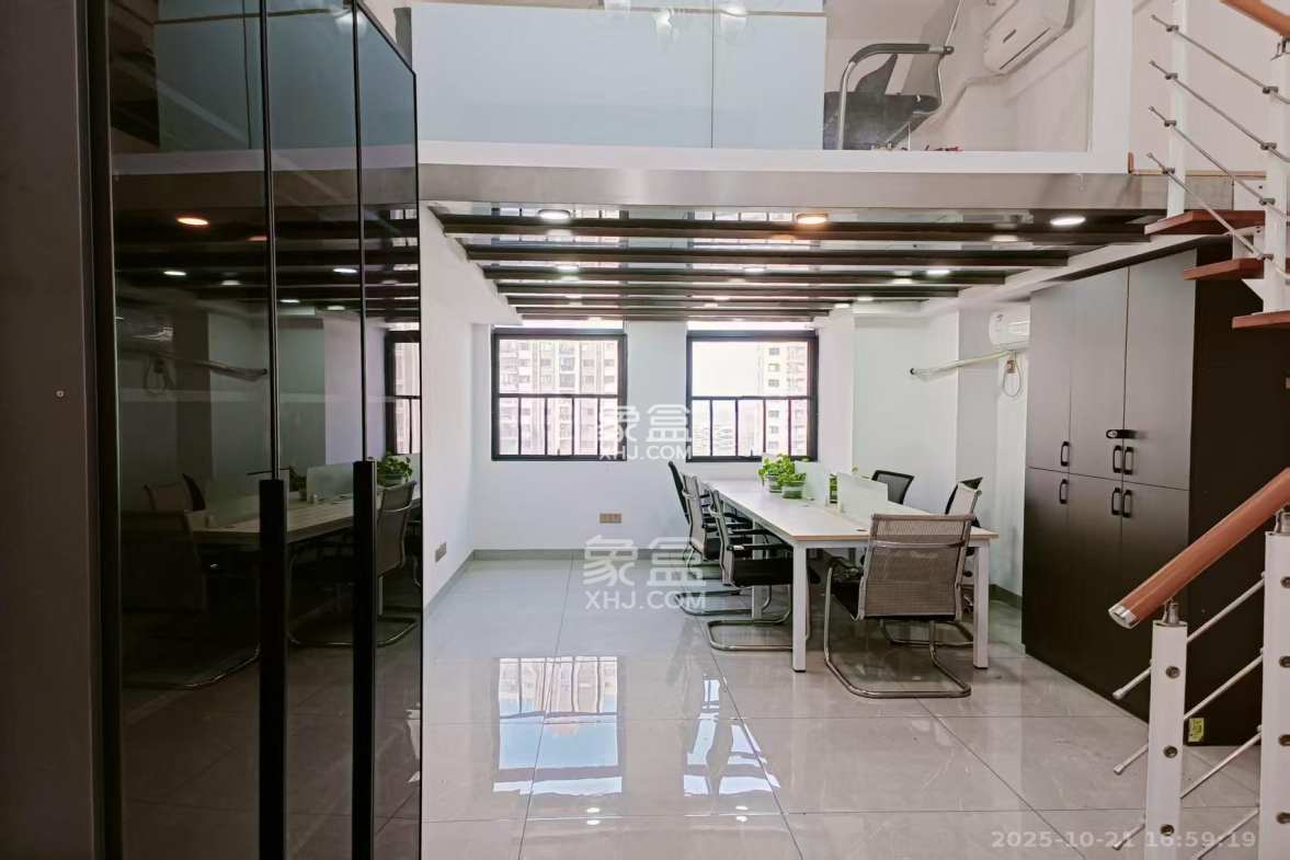 华润置地广场二期  1室1厅1卫    1850.0元/月 华润置地广场二期  1室1厅1卫    1850.0元/月室内图1