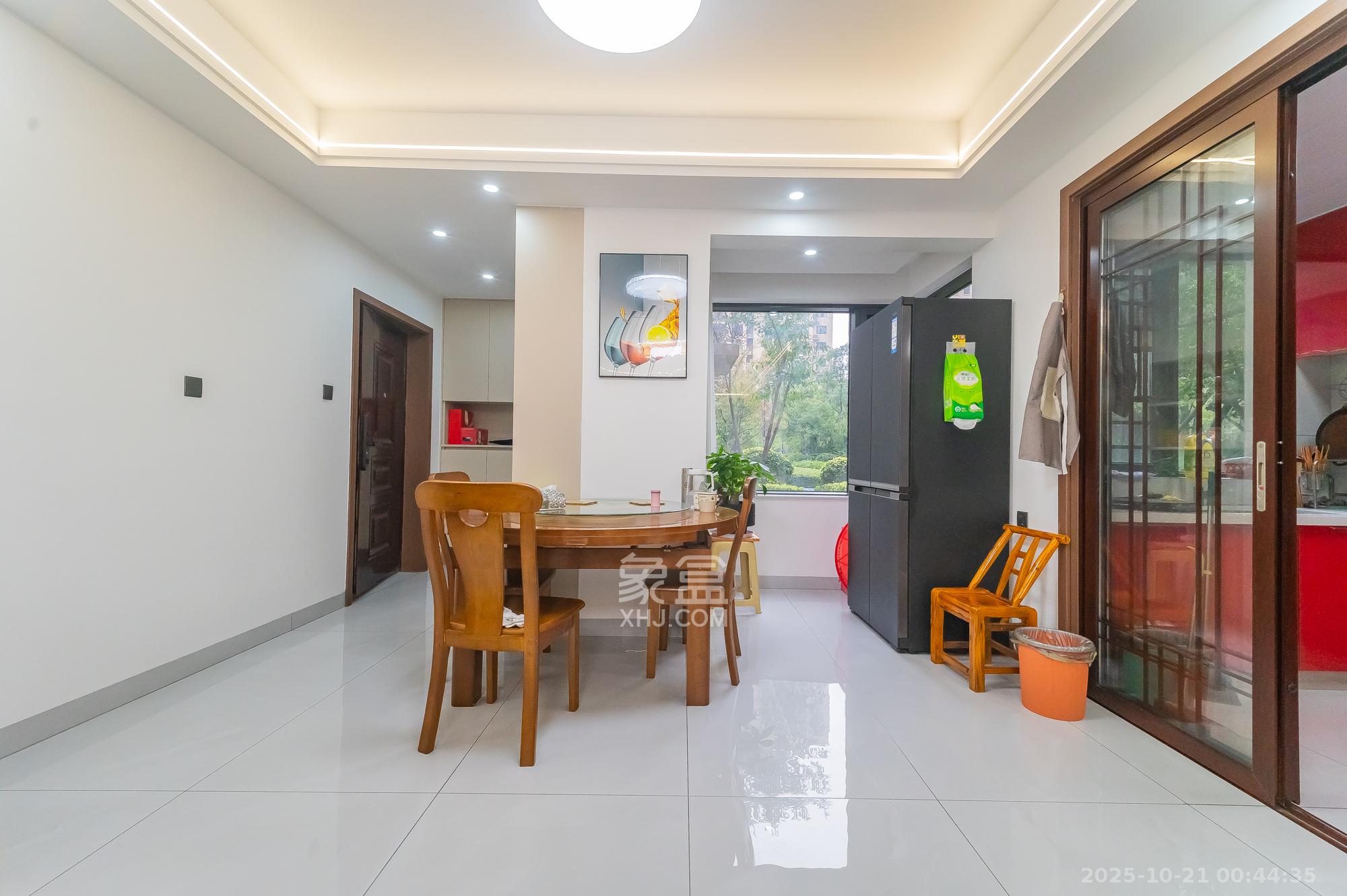 旭辉美的东樾城 4室2厅2卫 145.0万 旭辉美的东樾城 4室2厅2卫 145.0万客厅