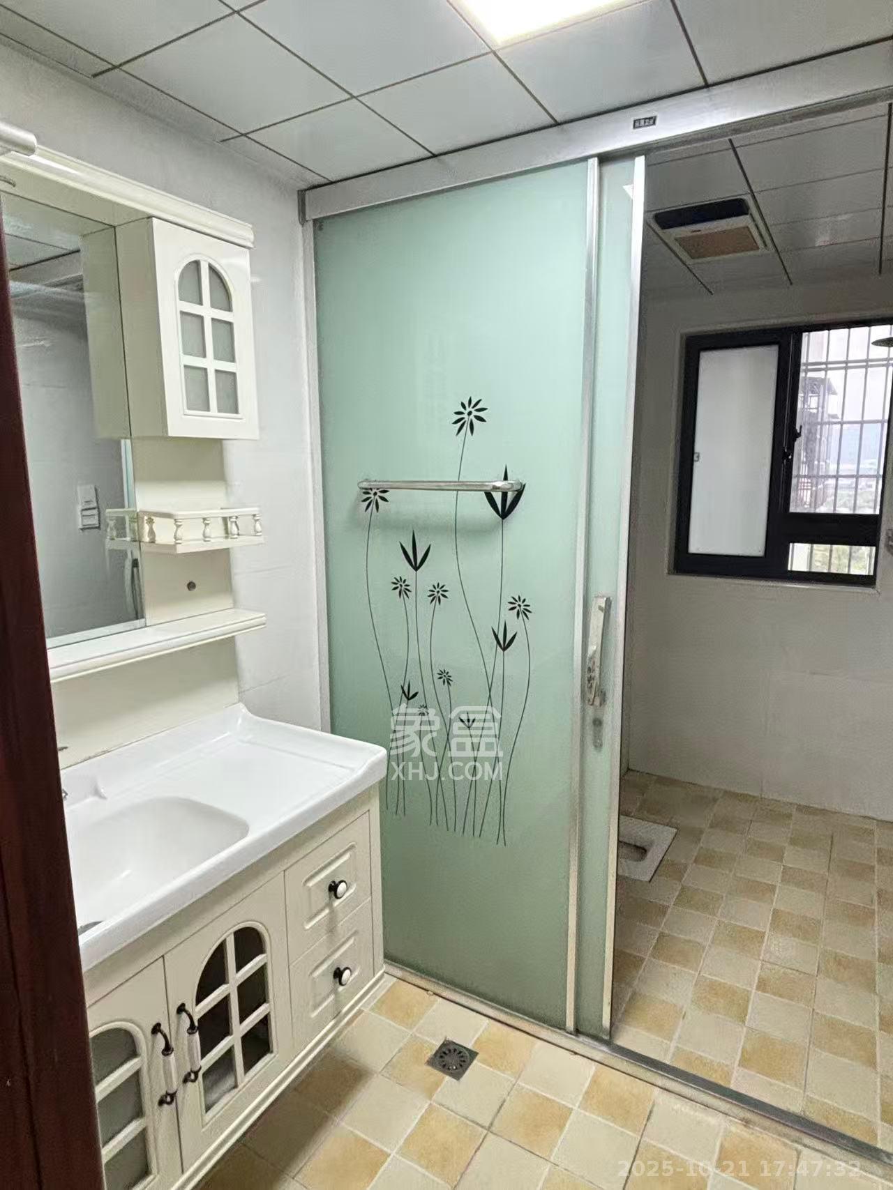 嘉顺苑 4室2厅1卫 2600.0元/月 嘉顺苑 4室2厅1卫 2600.0元/月室内图