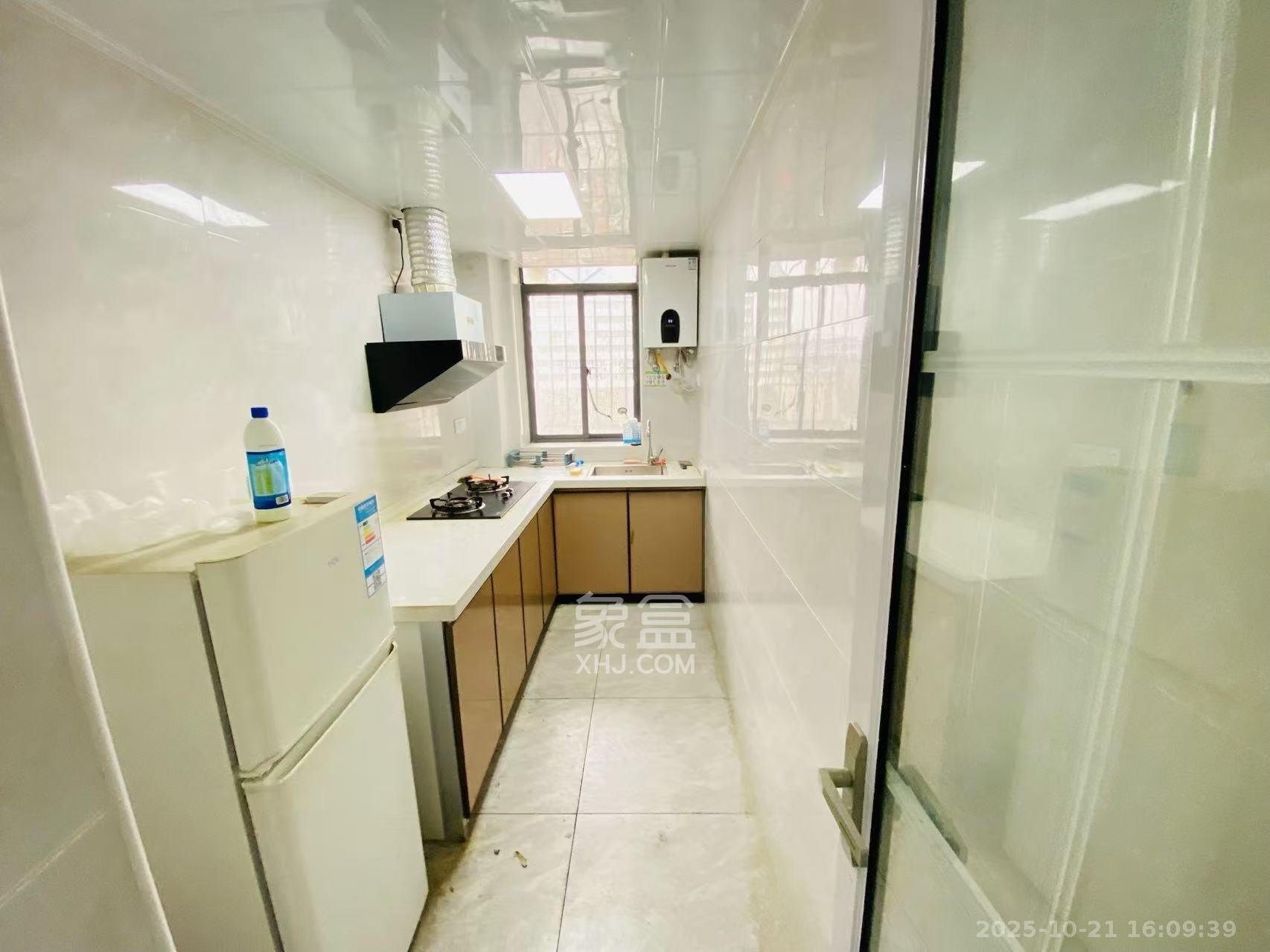 向家湾社区(含富湘公寓) 3室1厅1卫 1800.0元/月 向家湾社区(含富湘公寓) 3室1厅1卫 1800.0元/月室内图