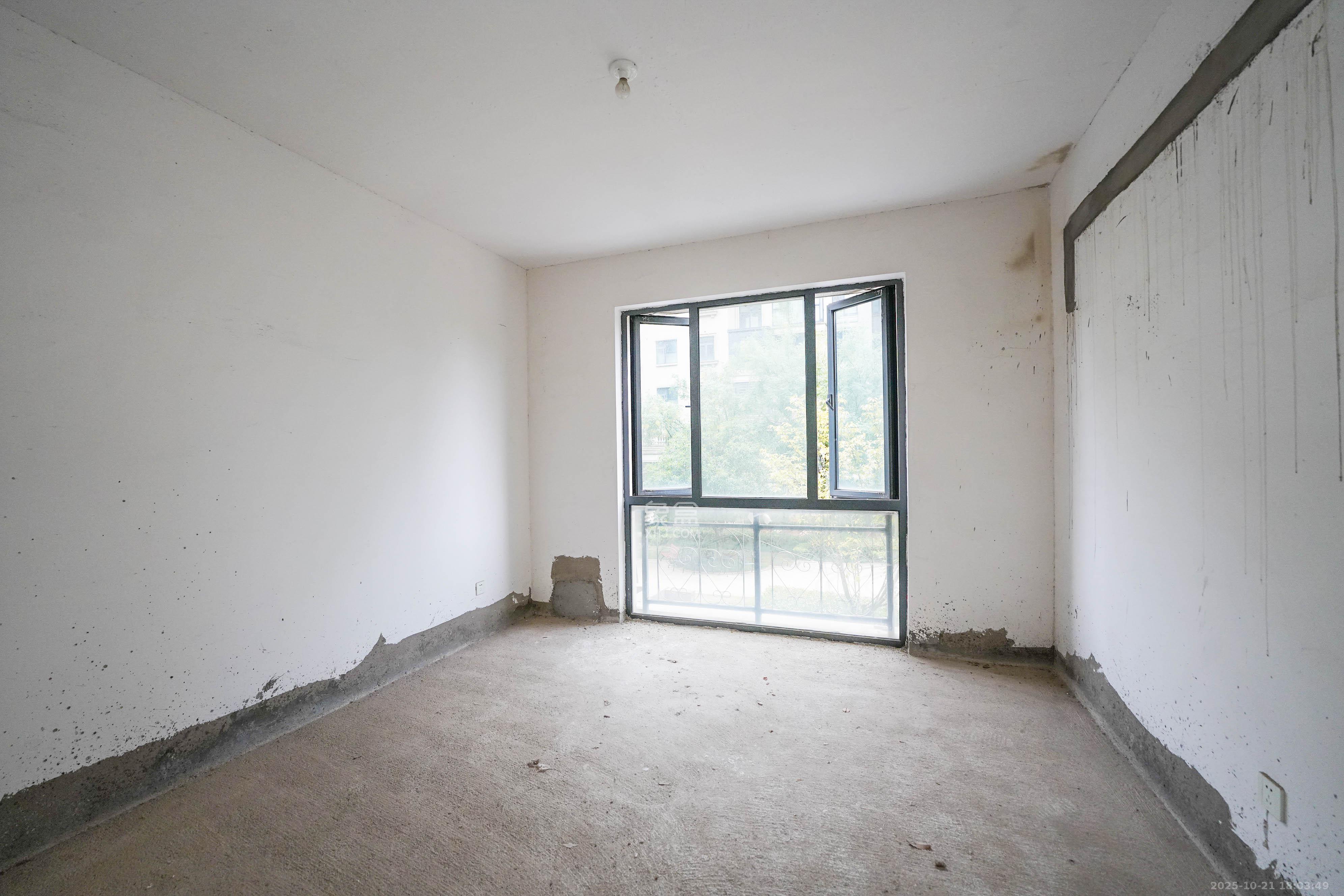 五矿万境蓝山 4室2厅2卫 170.0万 五矿万境蓝山 4室2厅2卫 170.0万卧室