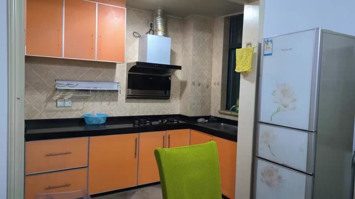 华荣府  3室2厅2卫    2600.0元/月 华荣府  3室2厅2卫    2600.0元/月室内图