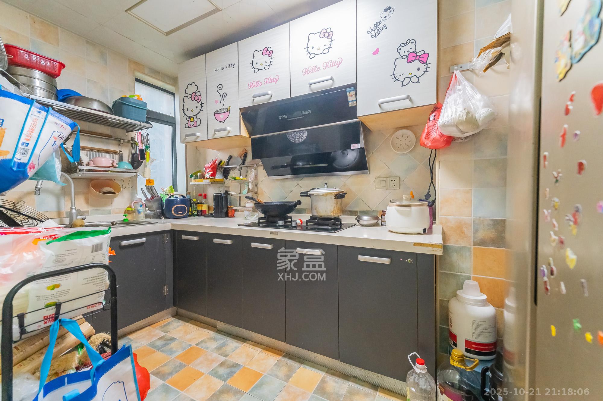 海伦春天  4室2厅2卫    98.0万厨房