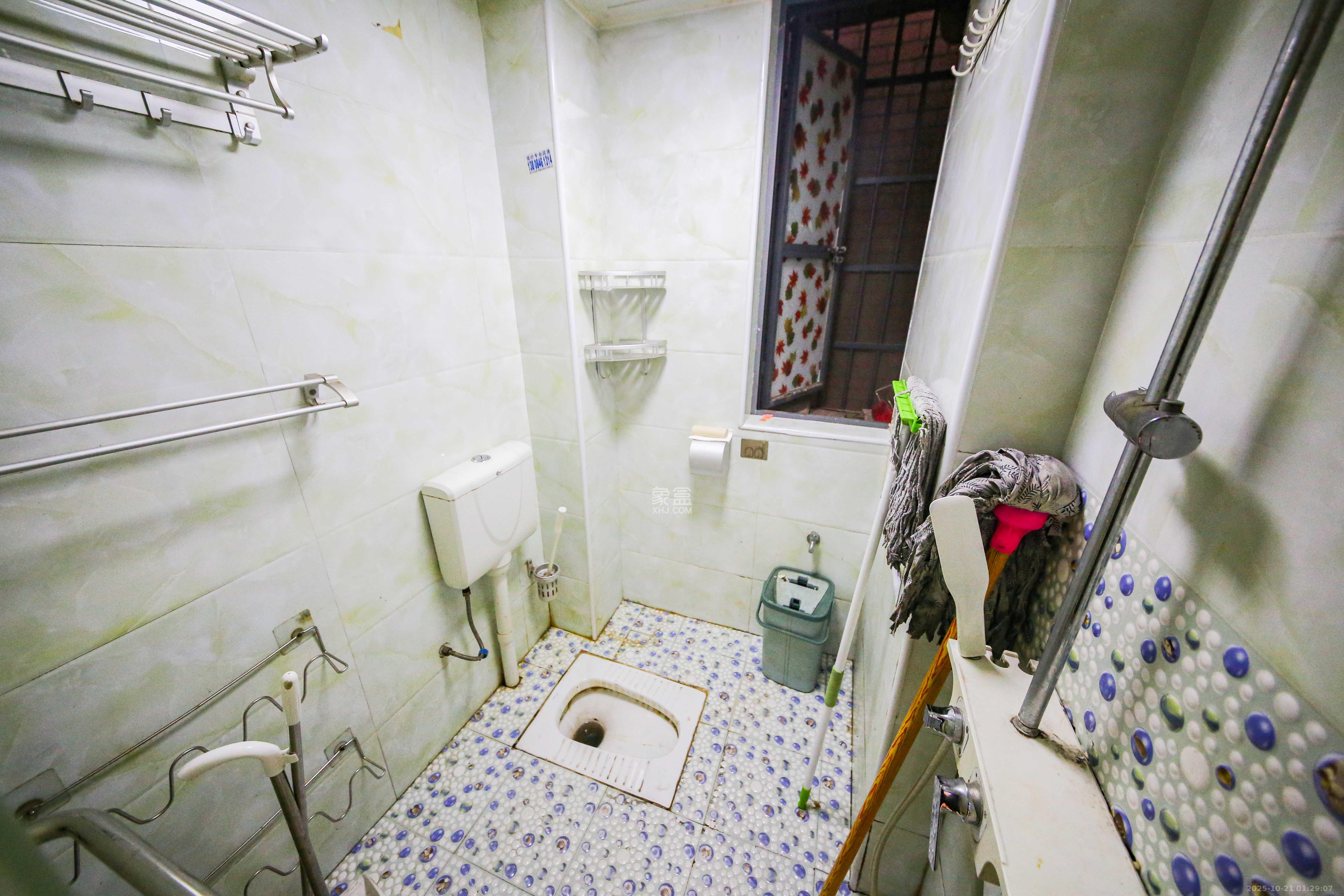 鑫远湘府逸园  3室2厅1卫    71.0万 鑫远湘府逸园  3室2厅1卫    71.0万卫生间