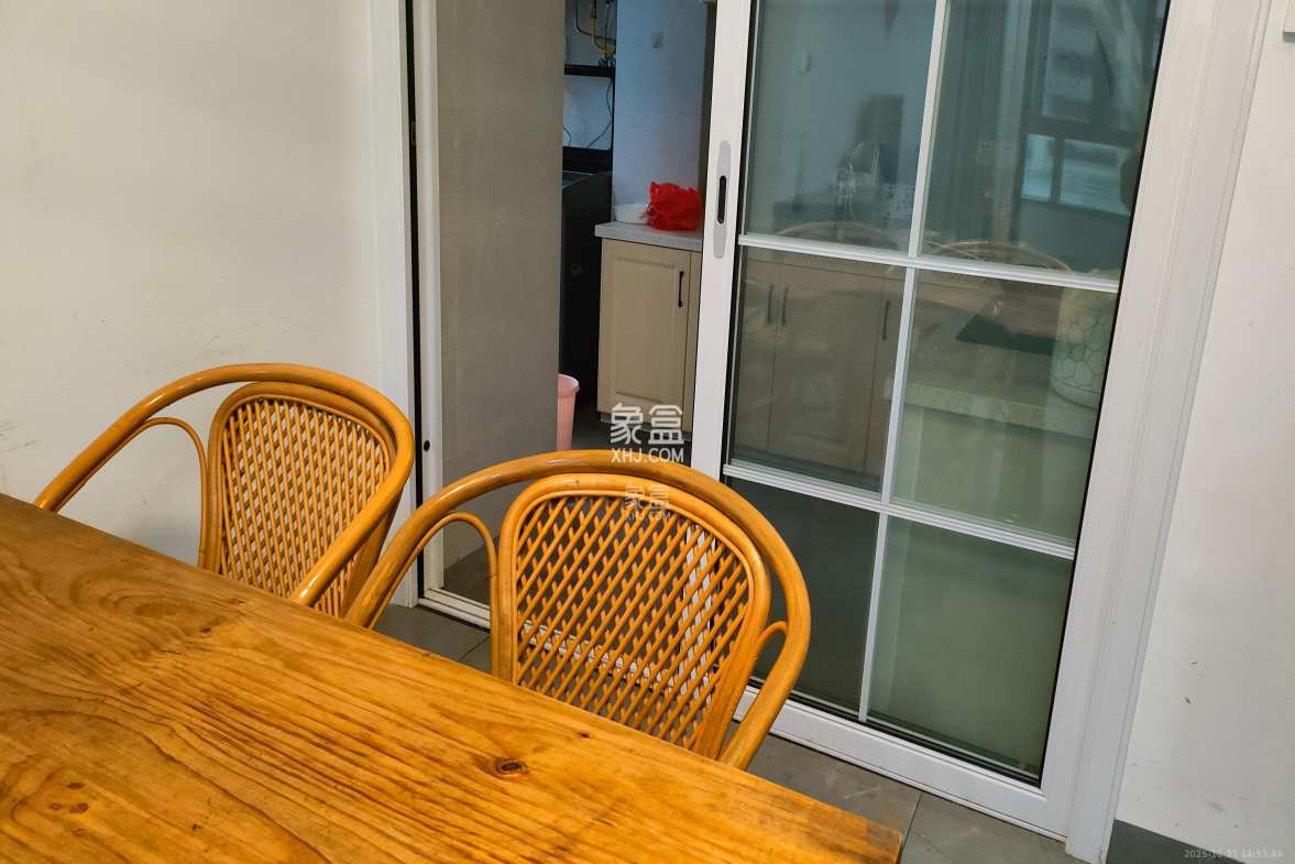 华润置地广场二期  2室2厅1卫    1800.0元/月 华润置地广场二期  2室2厅1卫    1800.0元/月室内图