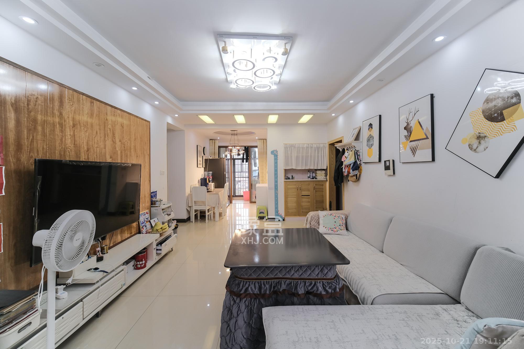 四季星城  2室2厅1卫    59.8万客厅