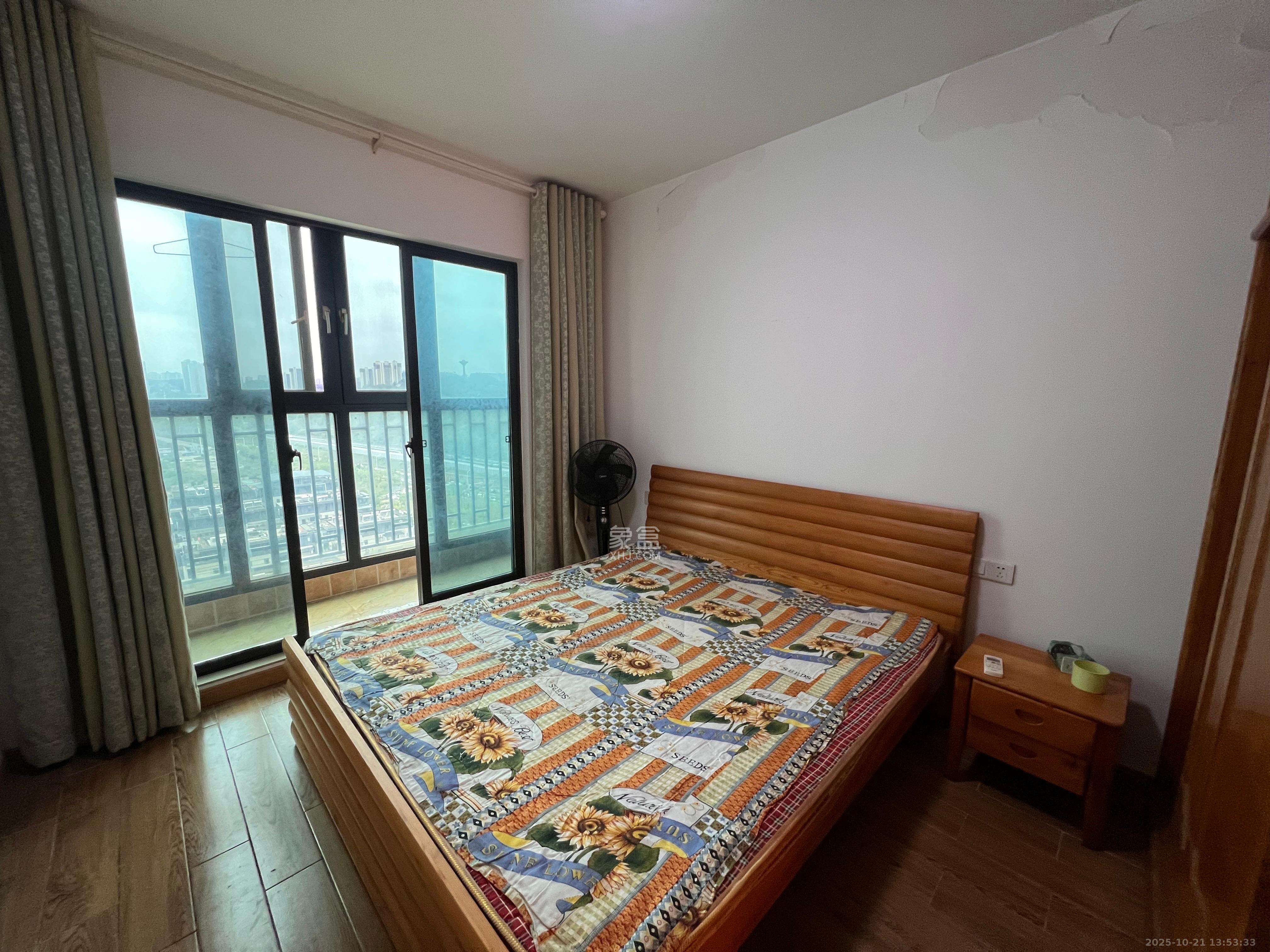 绿地之窗  3室2厅1卫    1900.0元/月室内图