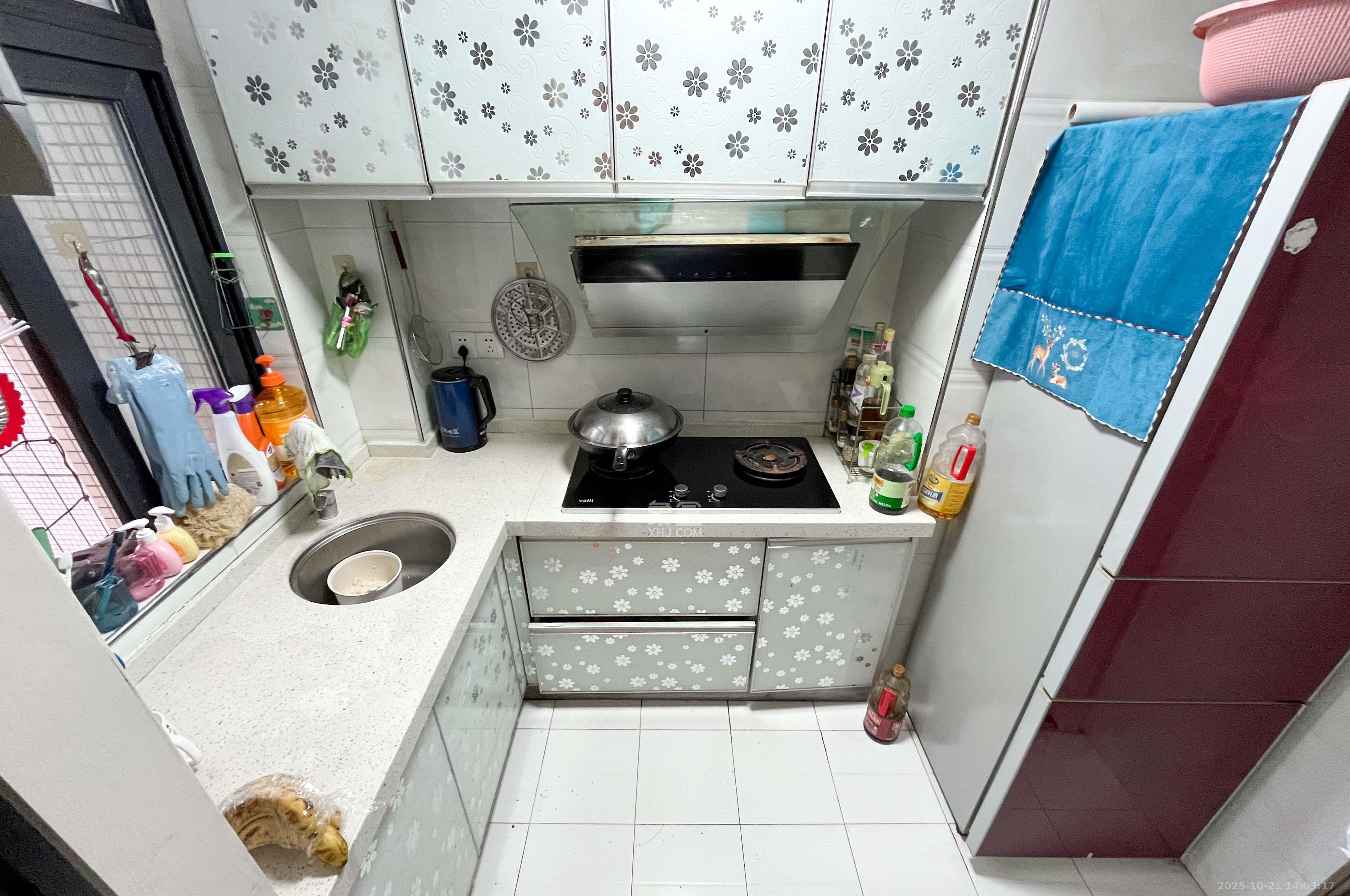 高鑫麓城 2室2厅1卫 60.0万 高鑫麓城 2室2厅1卫 60.0万厨房